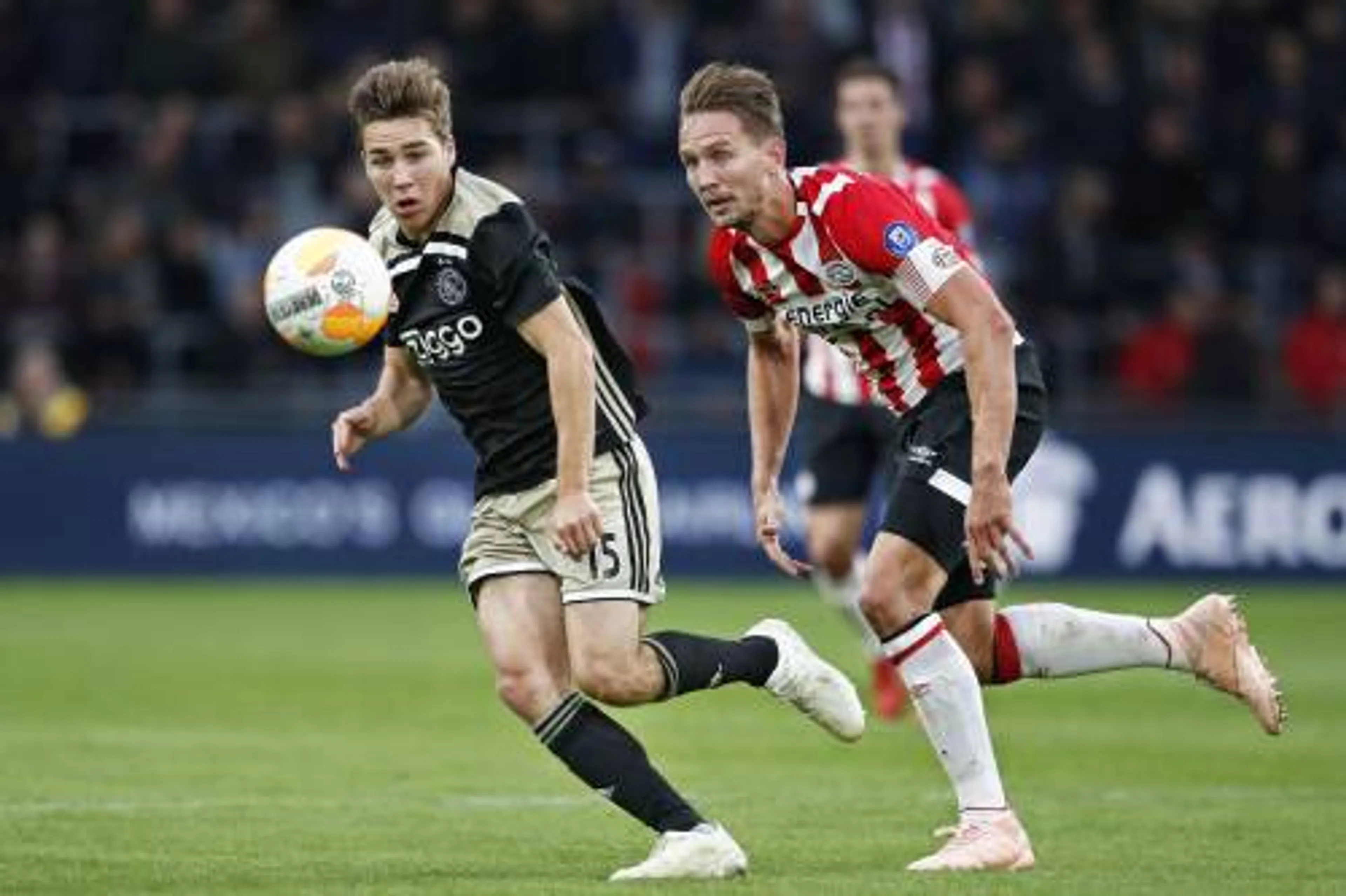 De Jong geniet van superieur PSV