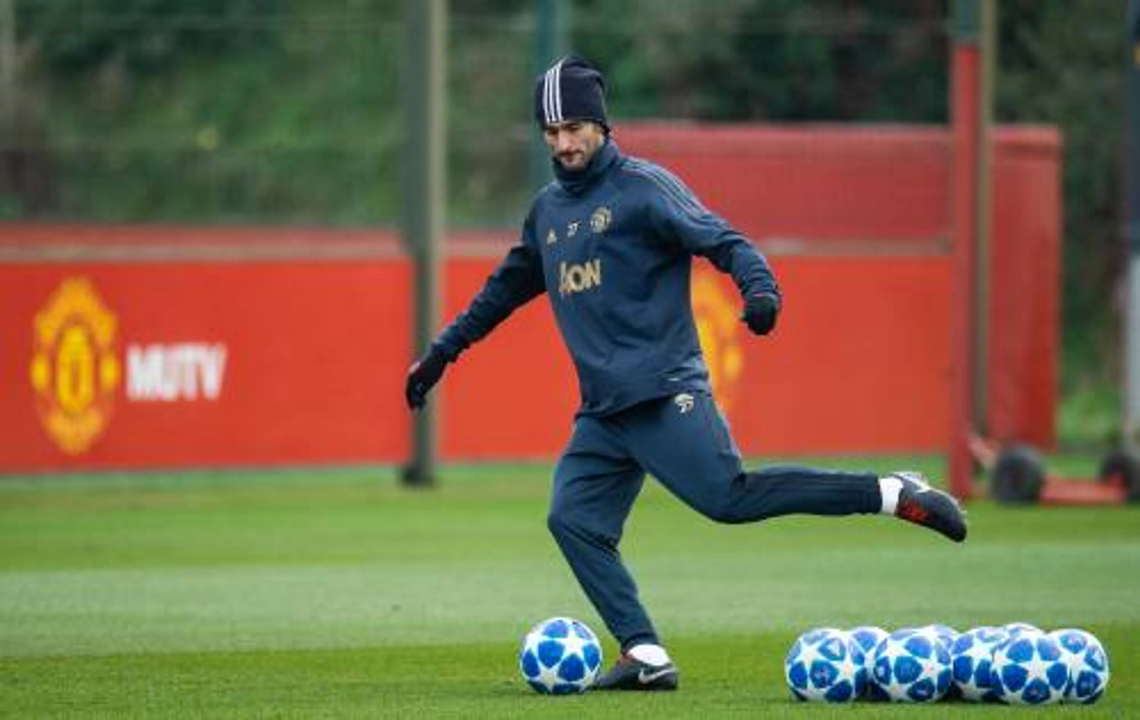 Fellaini aan de kant met kuitblessure