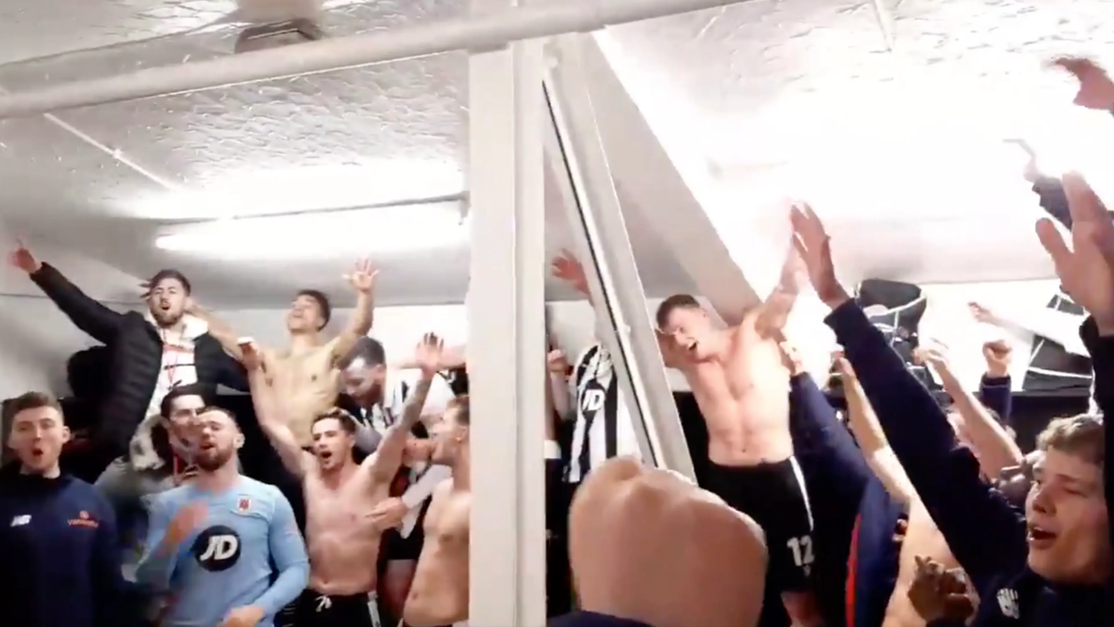 Amateurs van Chorley zingen keihard mee met Adele na stunt in FA-cup