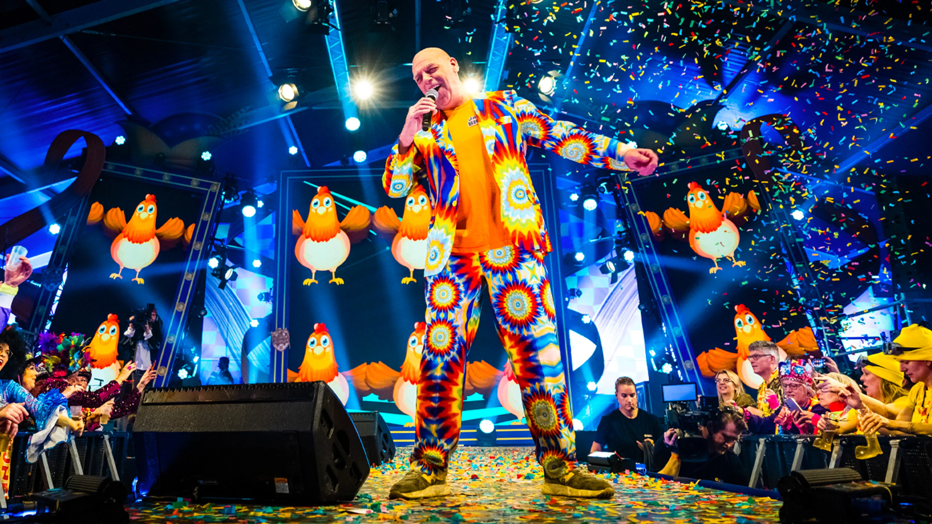 Feestzanger Jan Biggel verbaasd over eigen uurtarief: 'Ik kan toch helemaal niet zingen?'