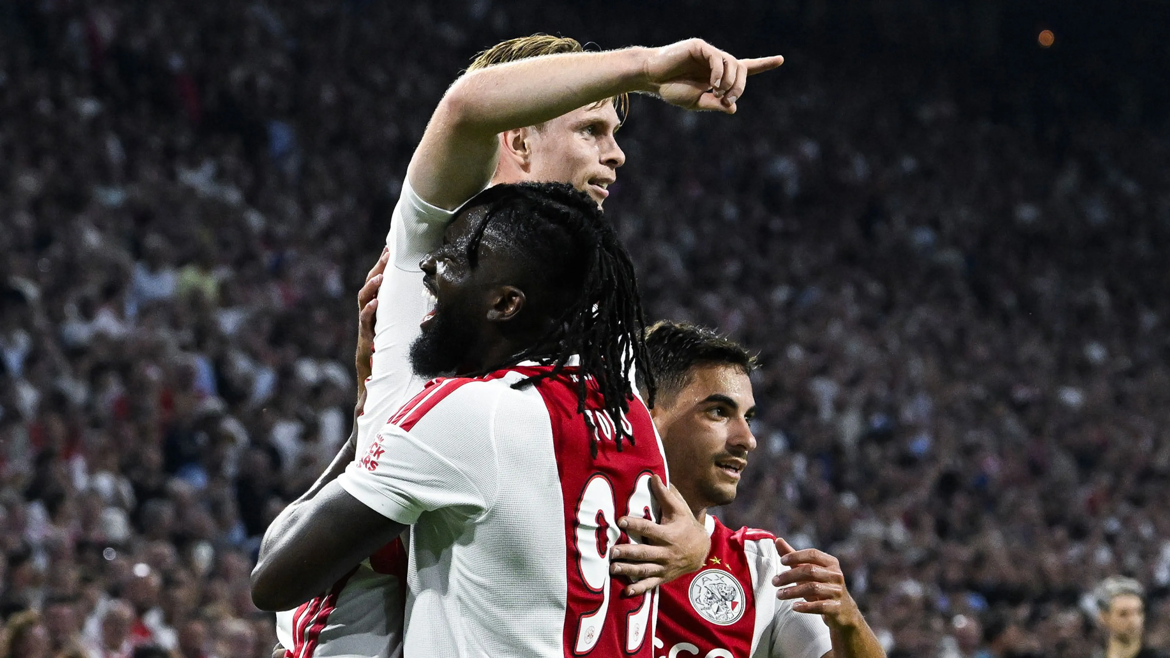 Ajax verslaat Sion en staat in hoofdtoernooi Conference League