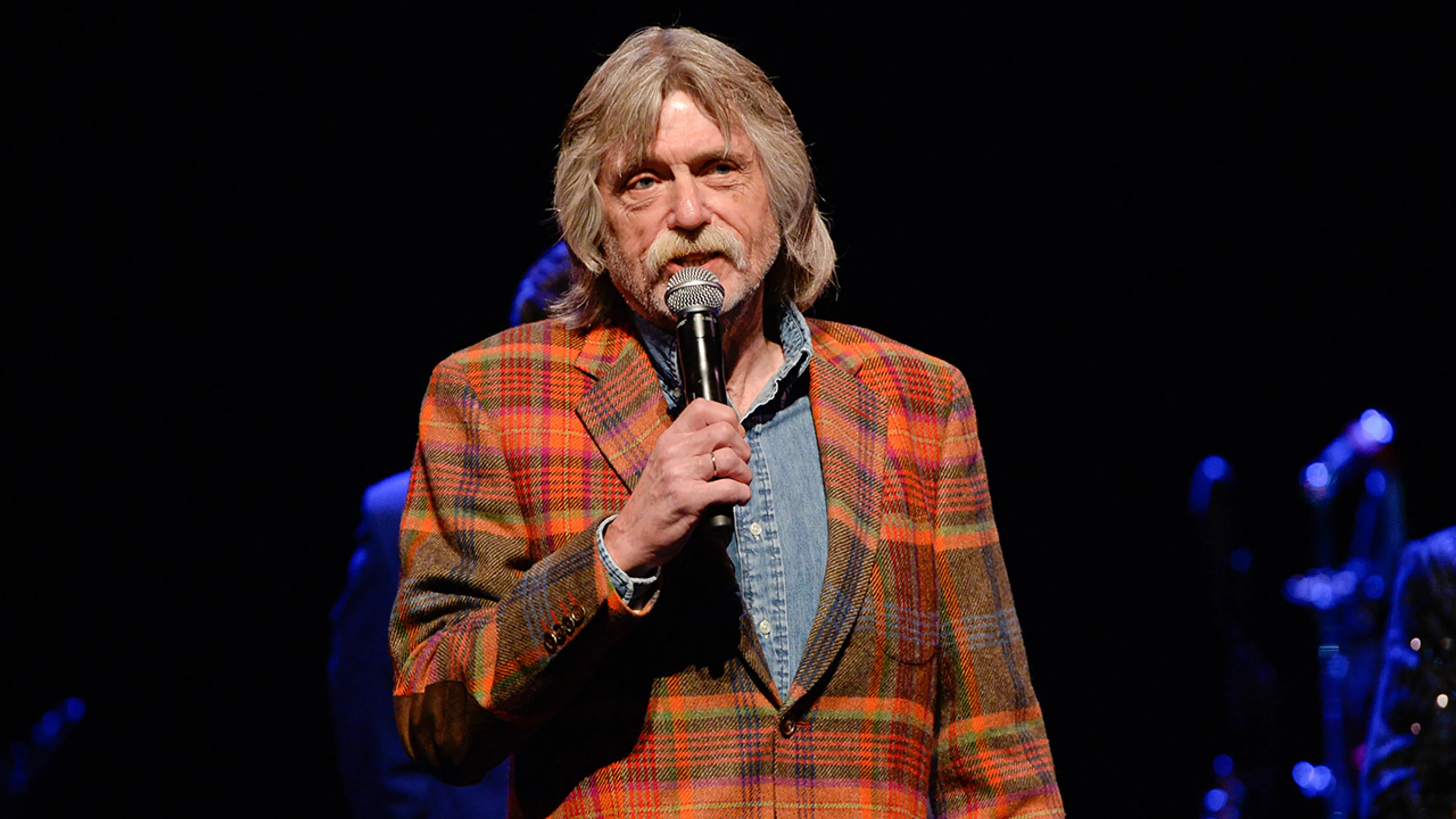 Hoe Johan Derksen gigantisch geldbedrag misliep door mislukte deal met grote Nederlandse artiest