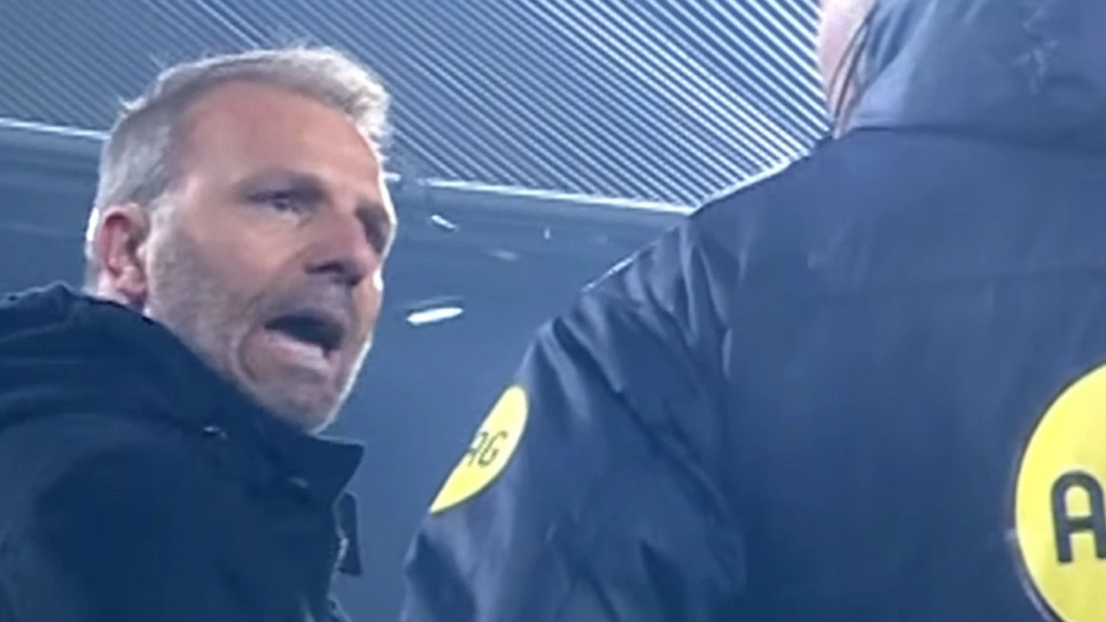 Video: Steijn woest op vierde man tijdens Feyenoord - Sparta: 'Je hebt een grote muil!'