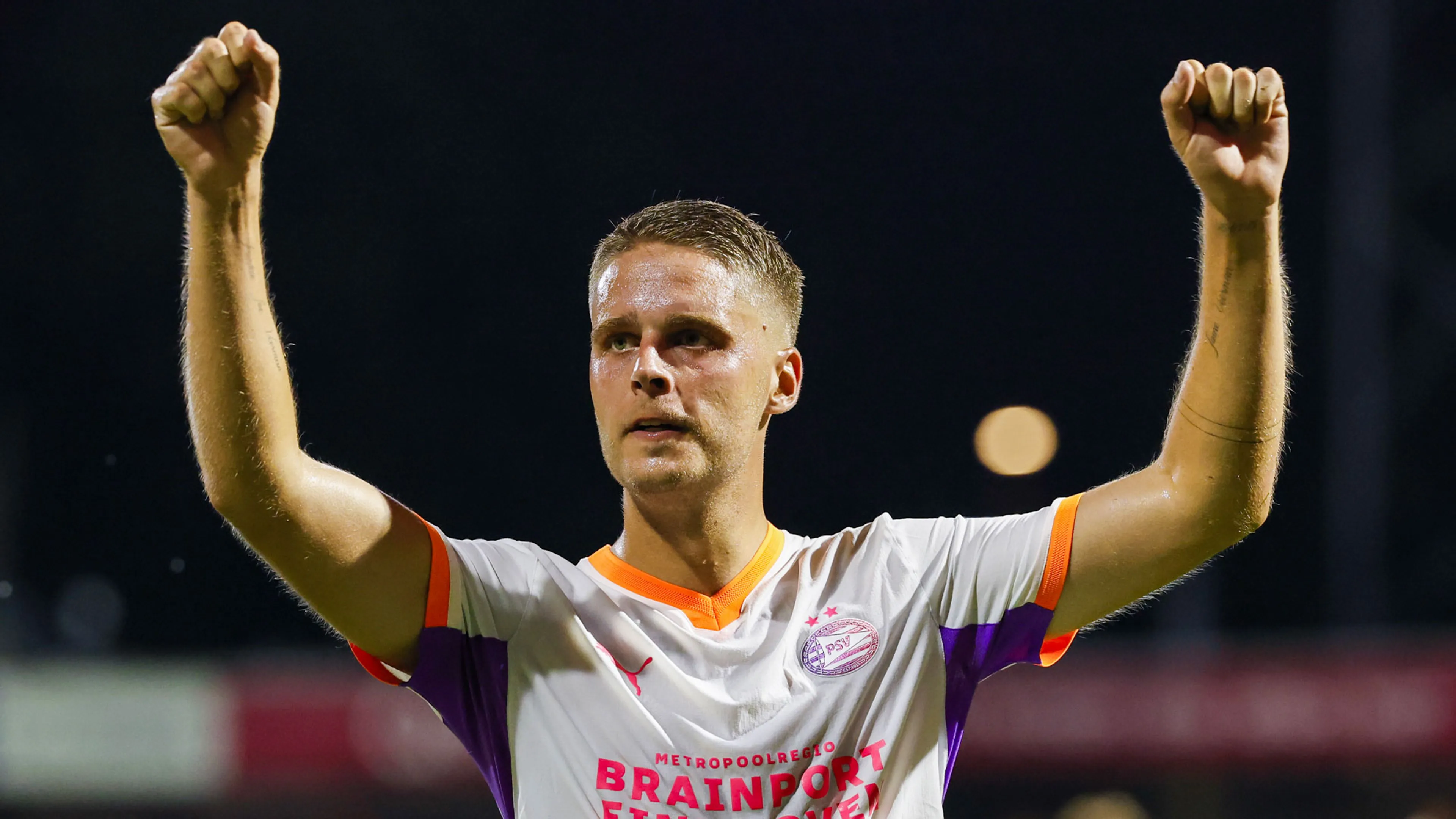 'Joey Veerman maakt voor 22 miljoen euro de overstap van PSV naar Dortmund'