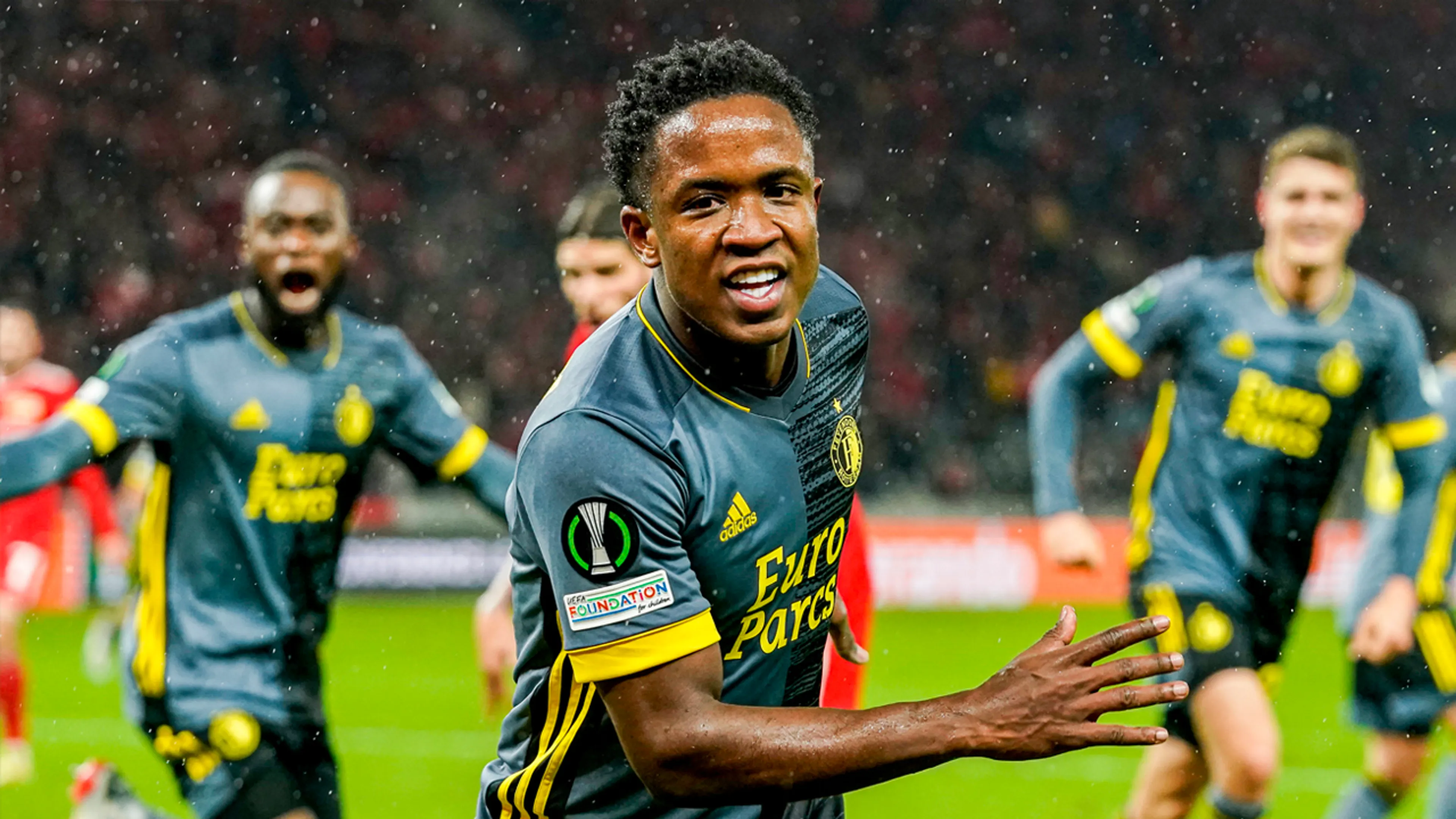 Feyenoord wint knotsgek duel van Union Berlin