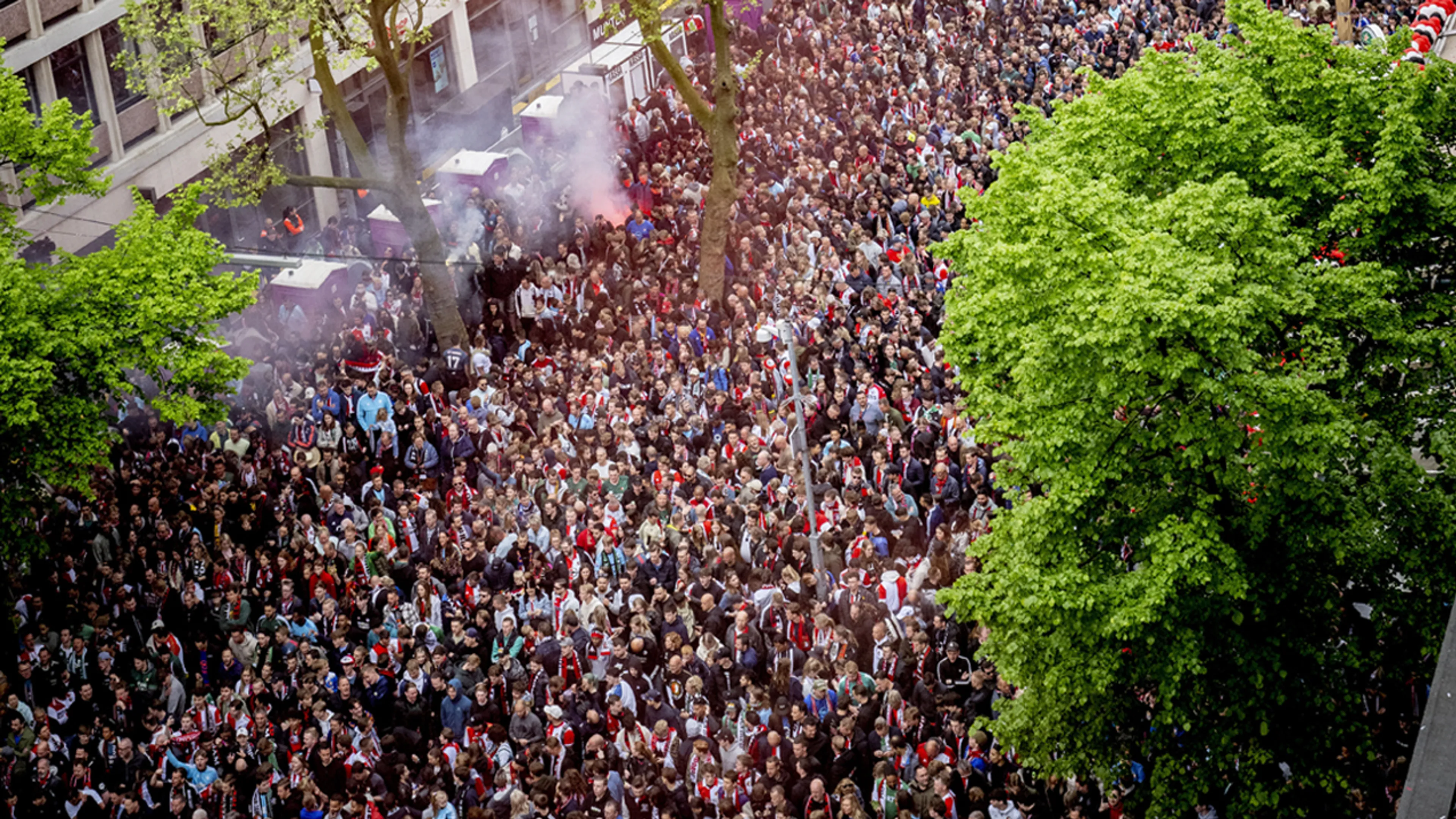 Coolsingel loopt vol voor huldiging Feyenoord