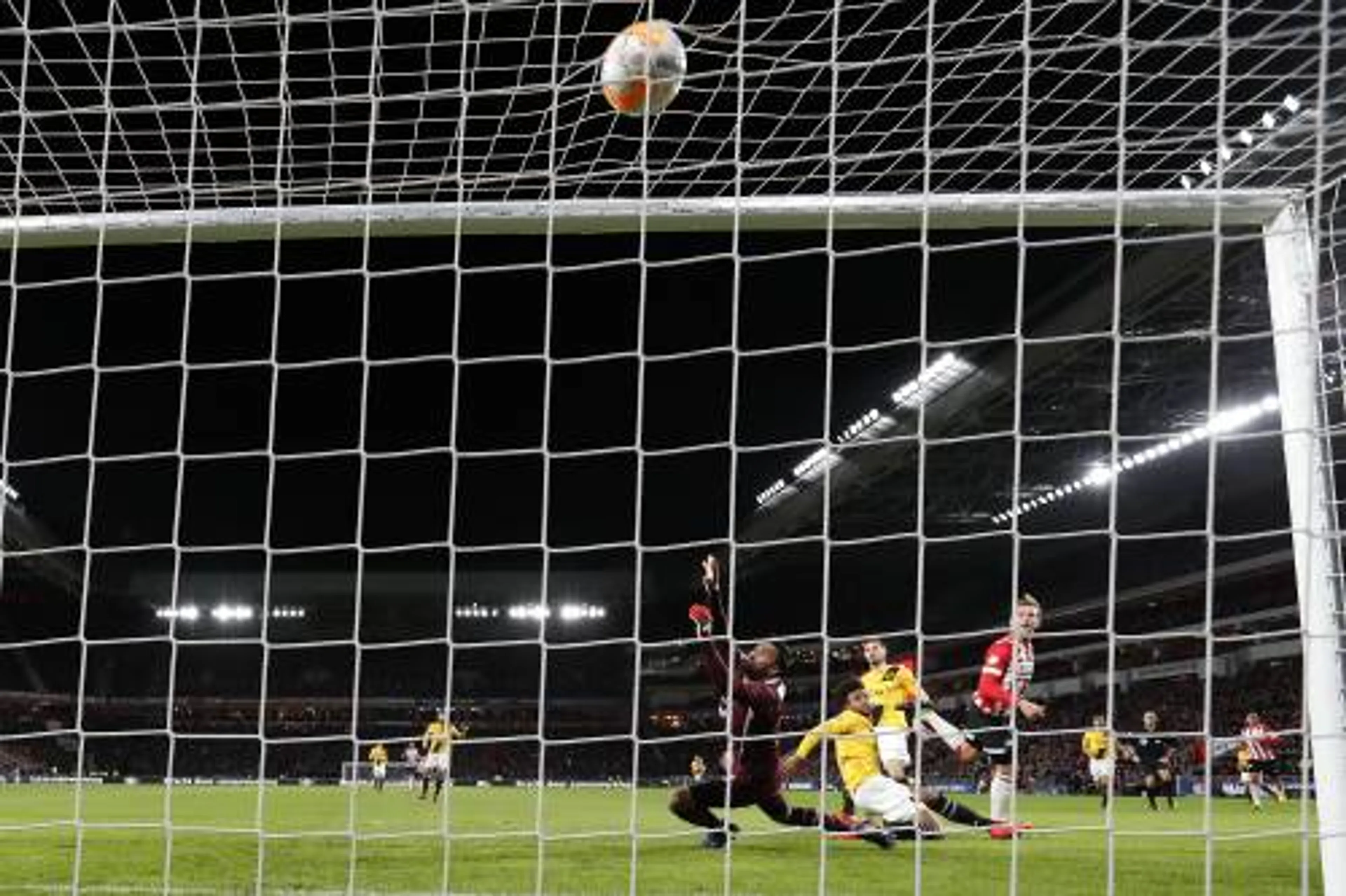 PSV klopt NAC met 2-0 en verstevigt koppositie