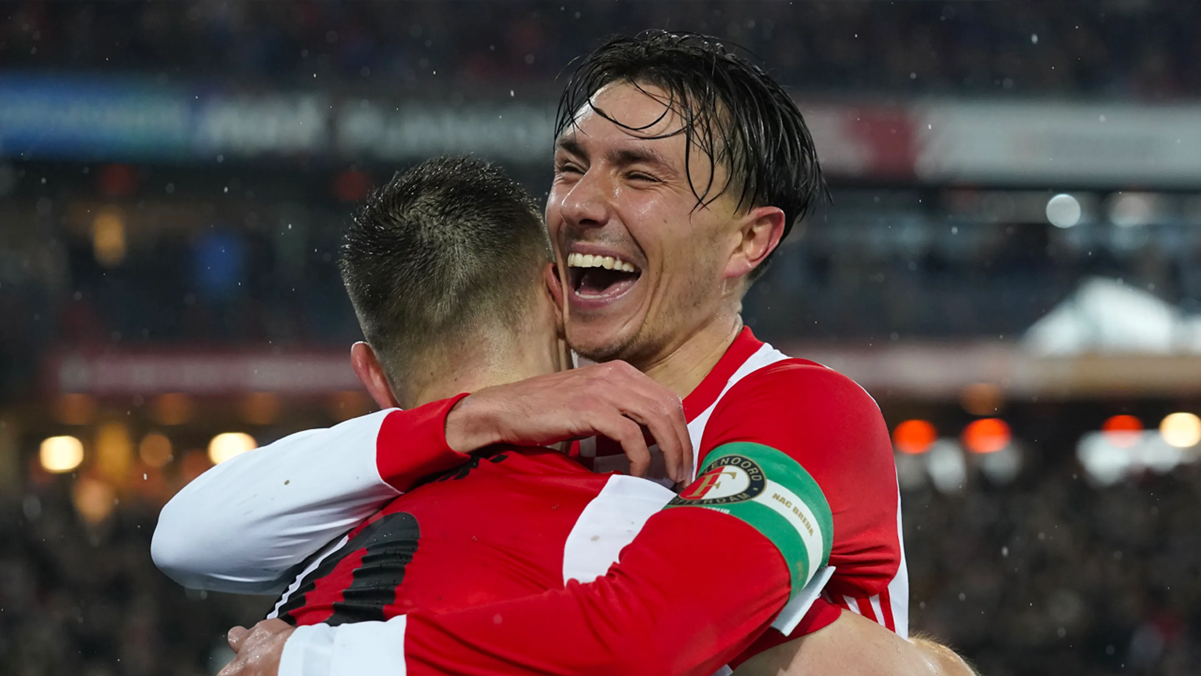 Feyenoord presenteert nieuw thuistenue