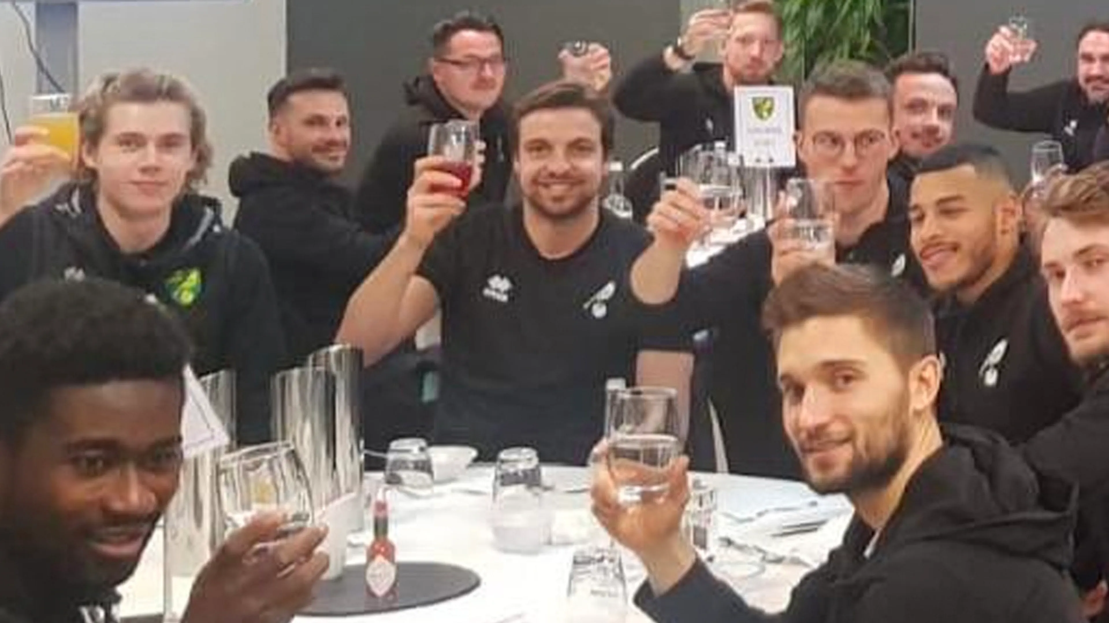 Overleden supporter schenkt Norwich City geld voor een rondje