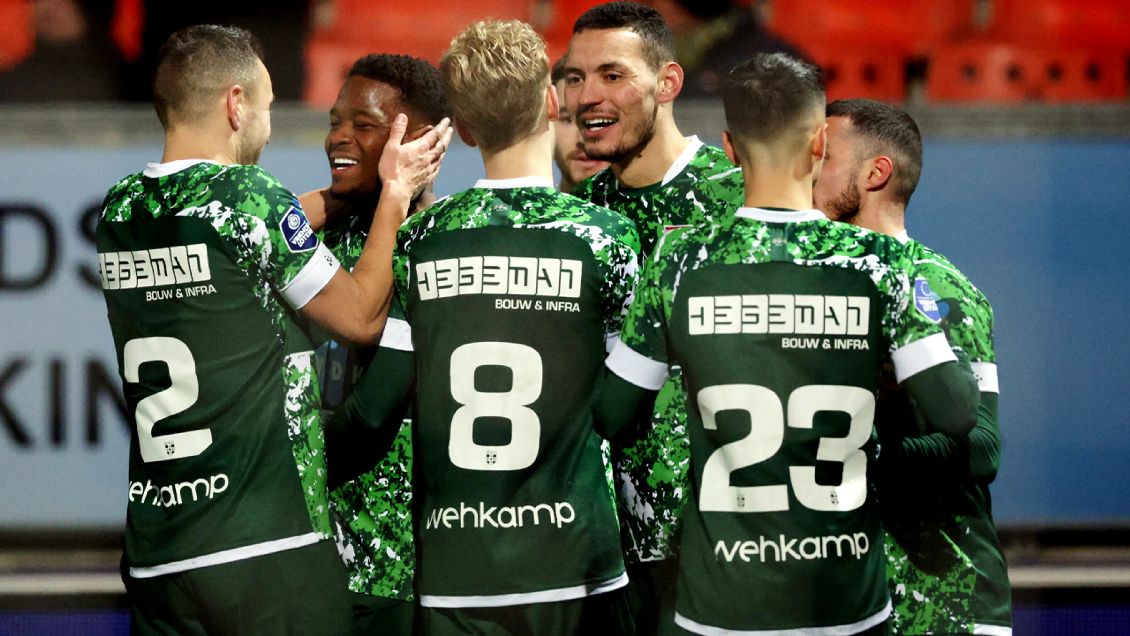 PEC Zwolle verlaat laatste plek dankzij doelpuntenfestijn tegen Cambuur (3-4)