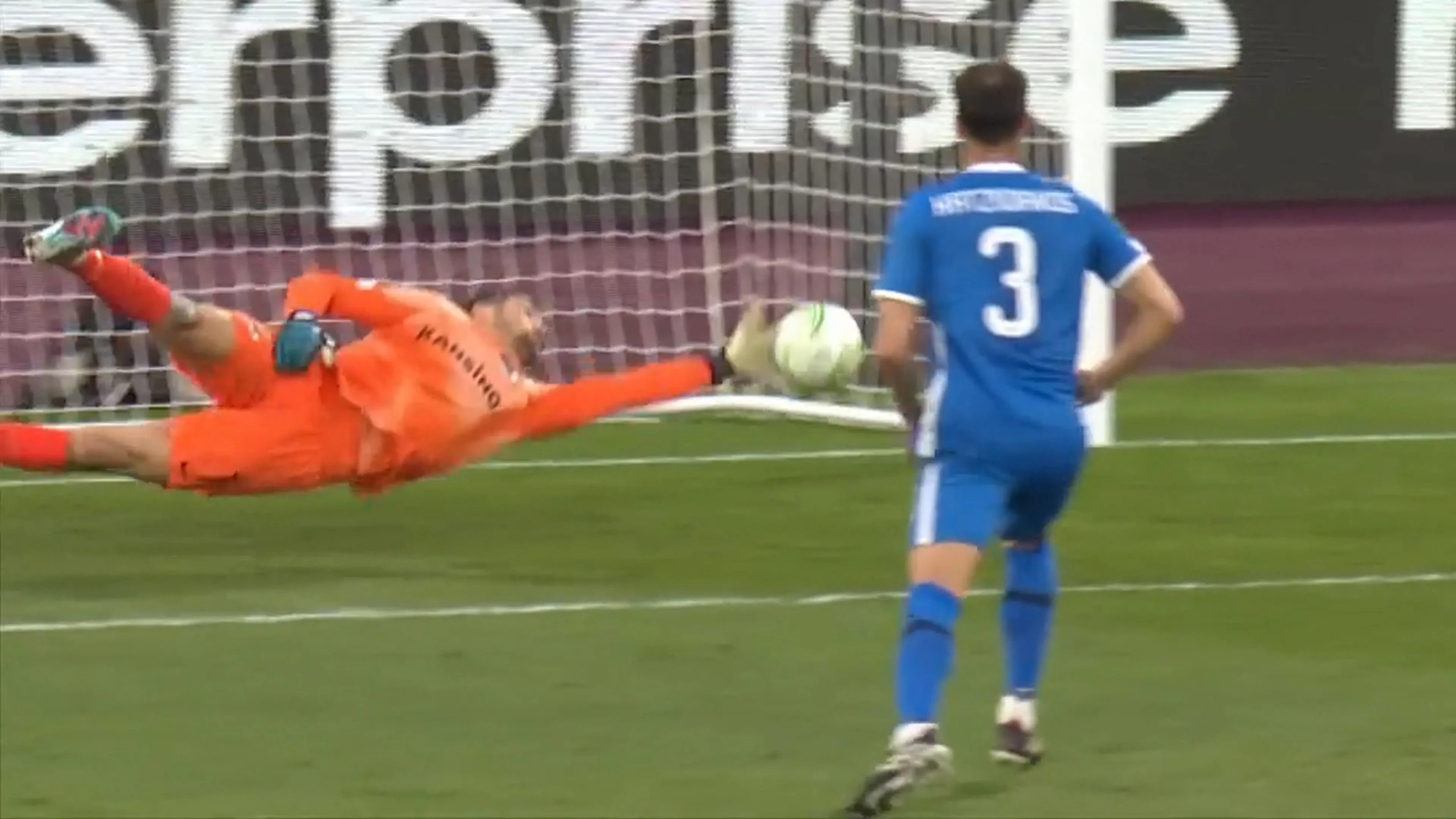 KANS: Ryan tikt schot van Benrahma rakelings naast