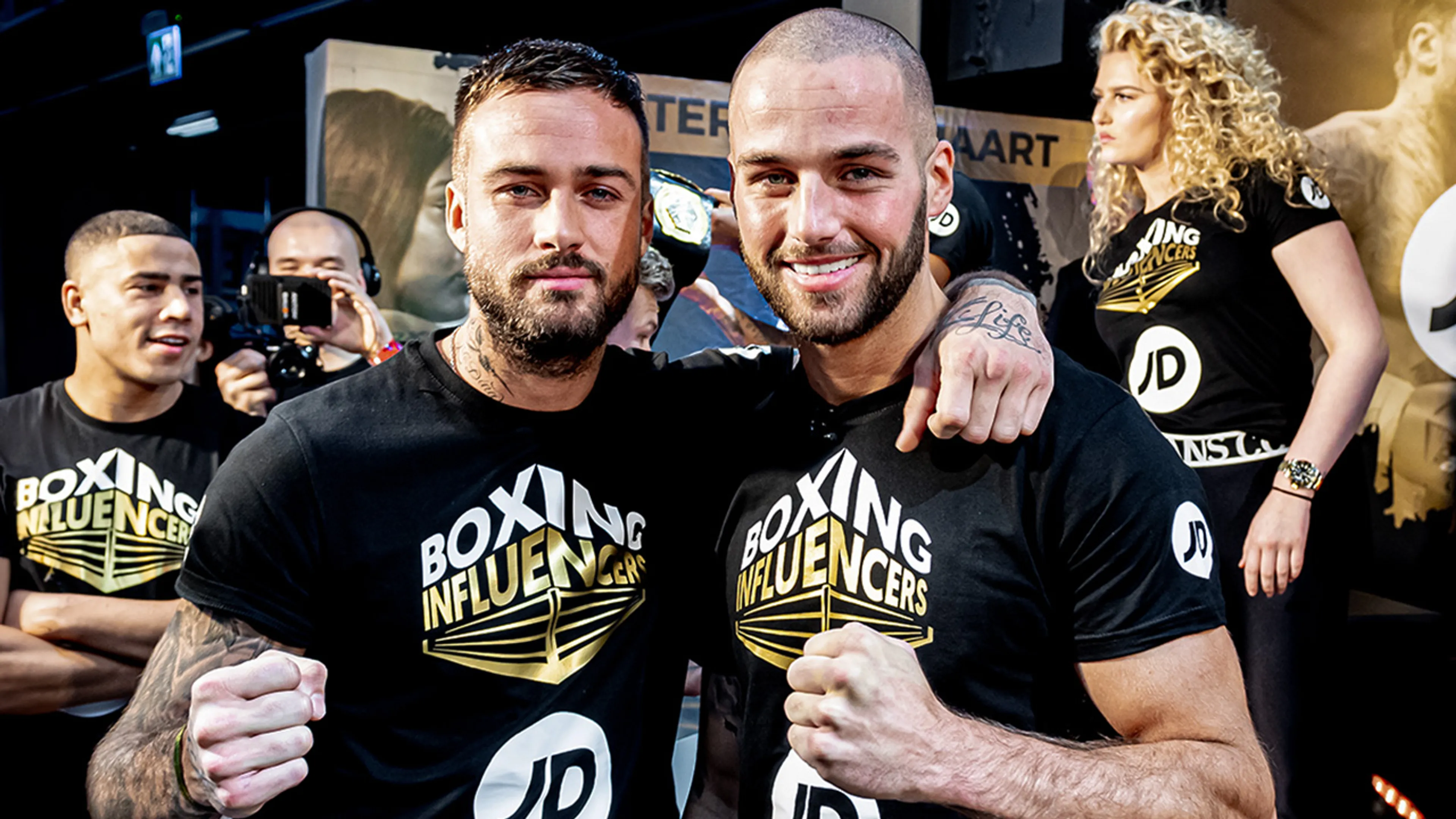 'Donny Roelvink stapt in navolging van broer Dave ook de boksring in'