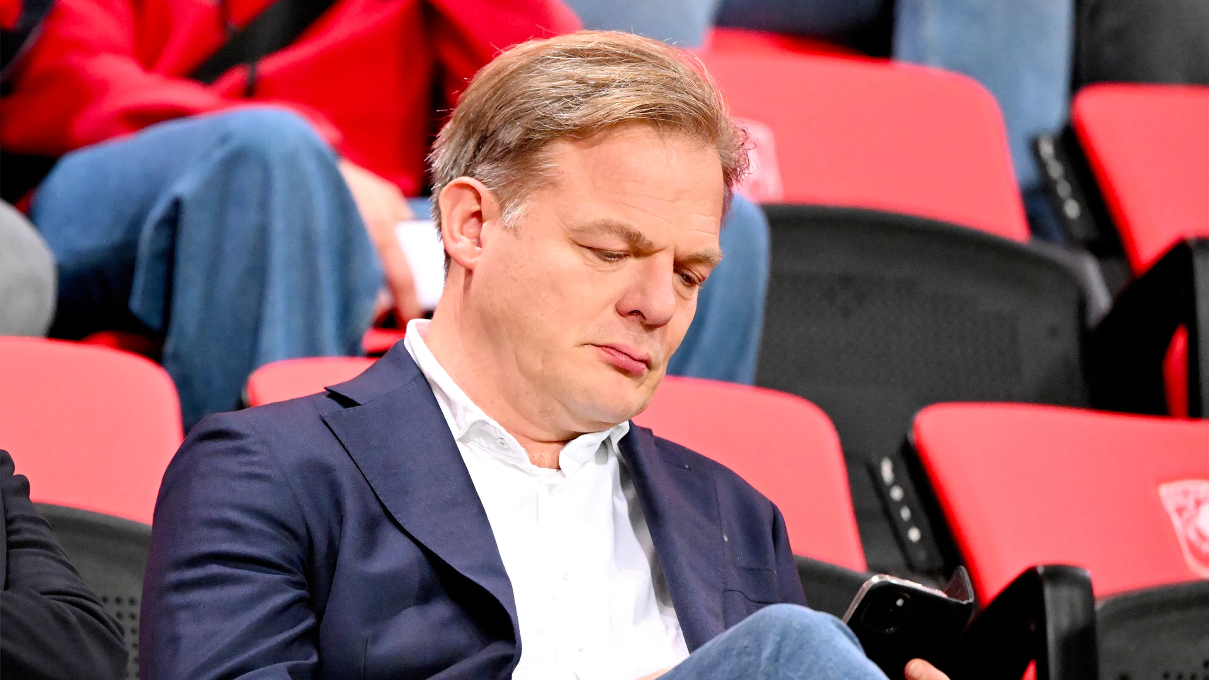 Pieter Omtzigt duikt op bij Champions League-duel van voetbalsters FC Twente