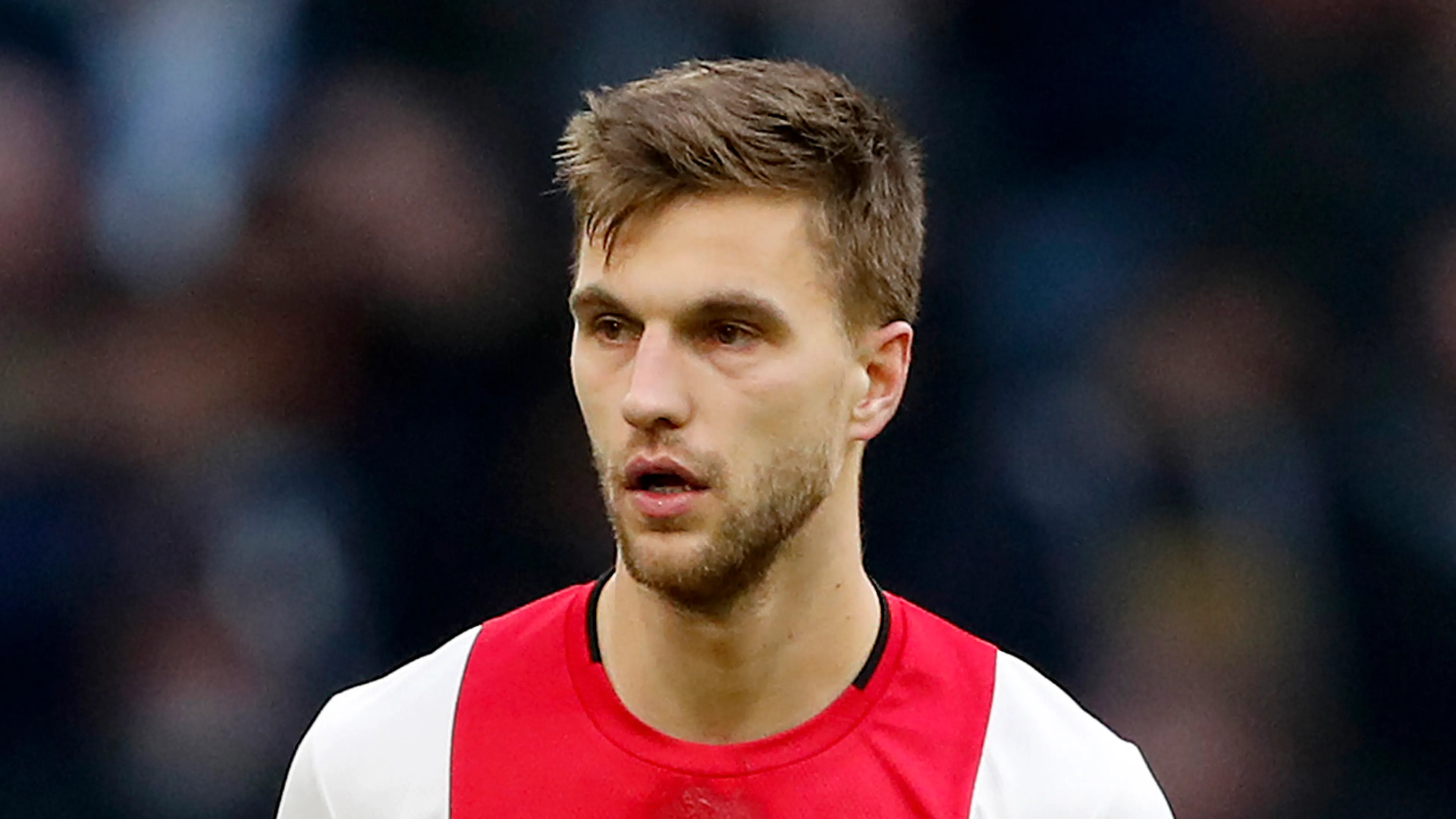 'Ajax ontvangt slechts miljoen euro voor Veltman'