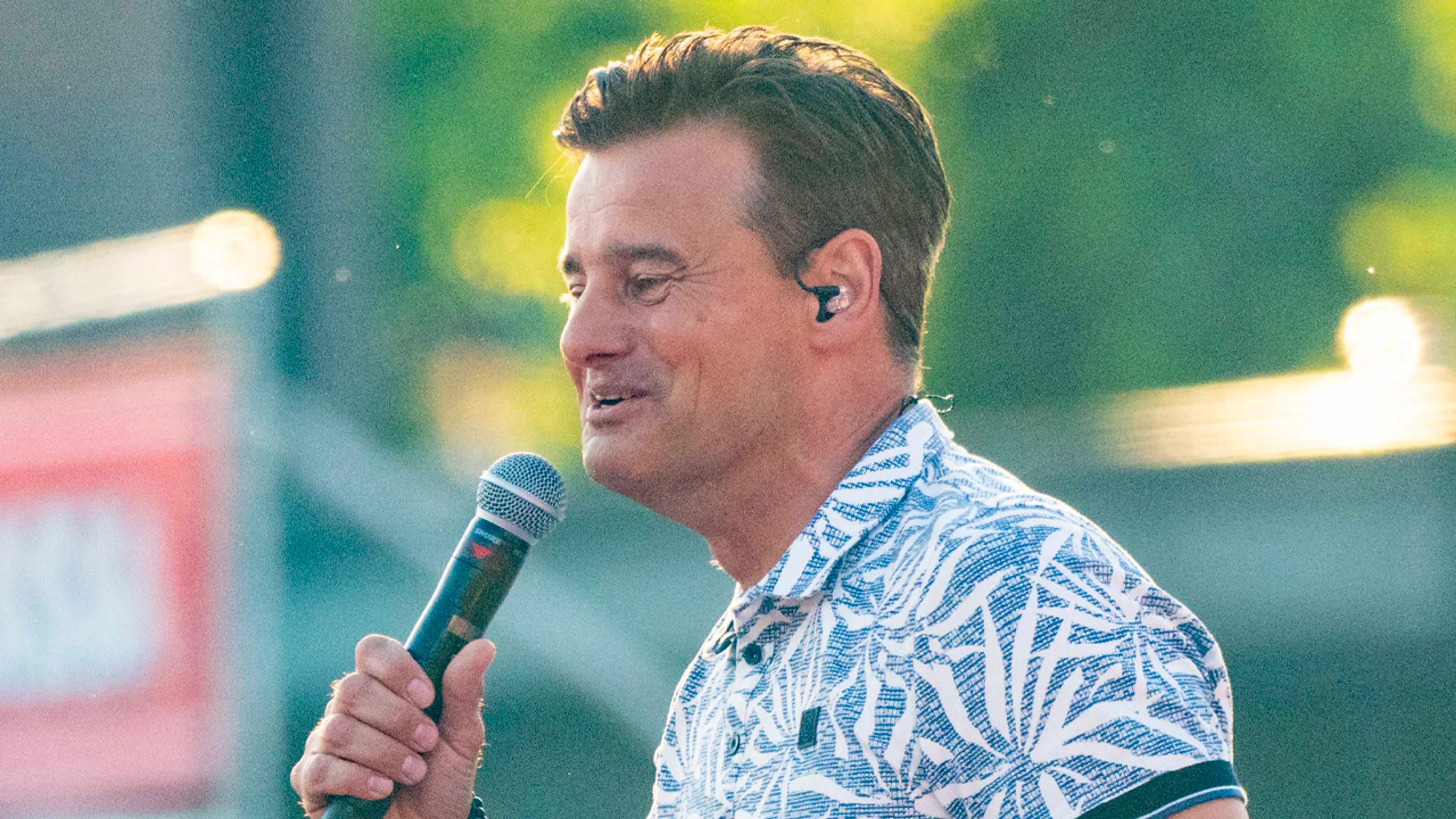 Wilfred stijgt met 'Zomaar Een Avond In De Kroeg' naar 4e plek in Sterren NL Top 25!