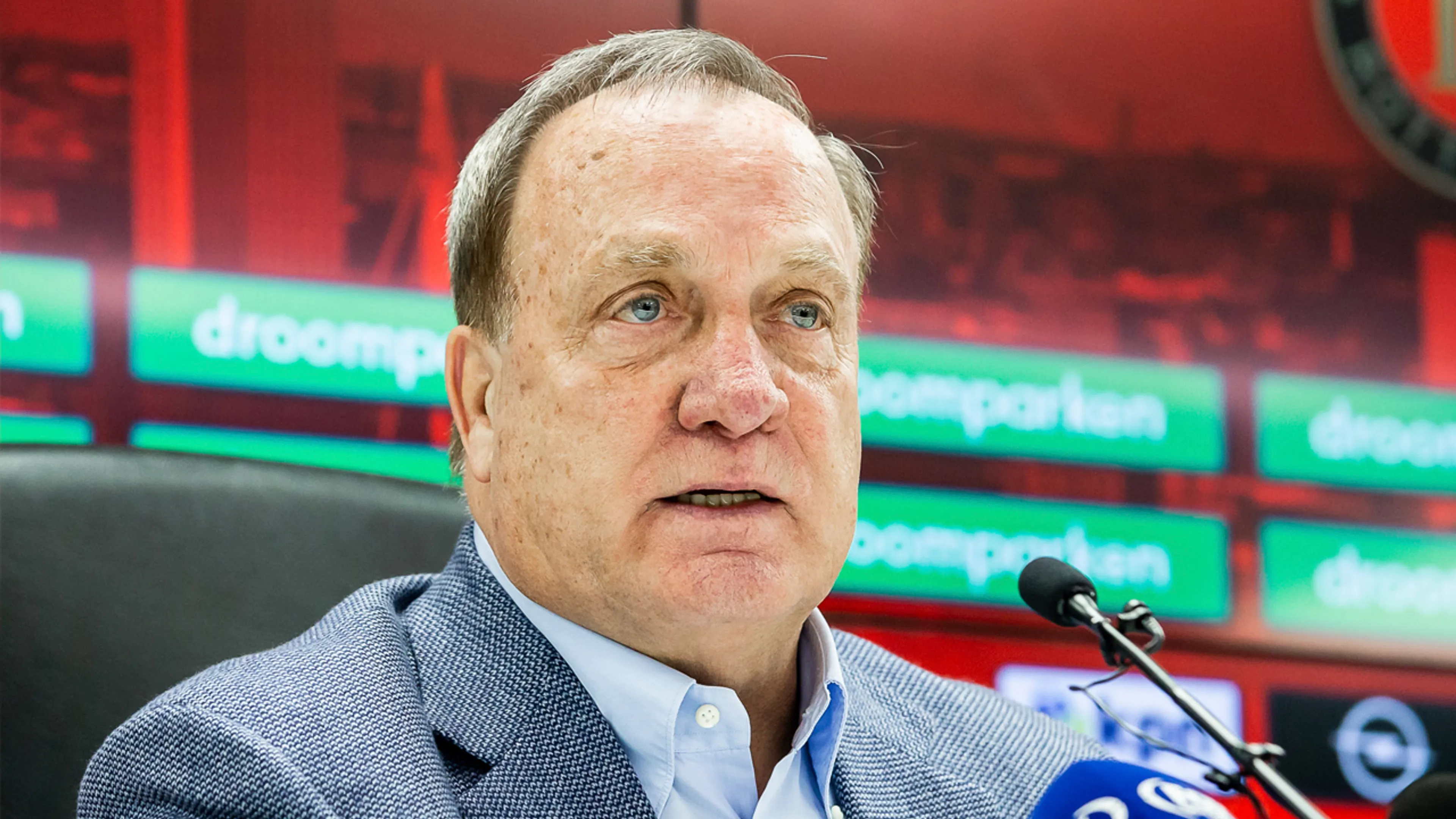 Advocaat spoort Feyenoord-legioen aan: 'Ajax heeft al 30.000 seizoenskaarten verkocht'