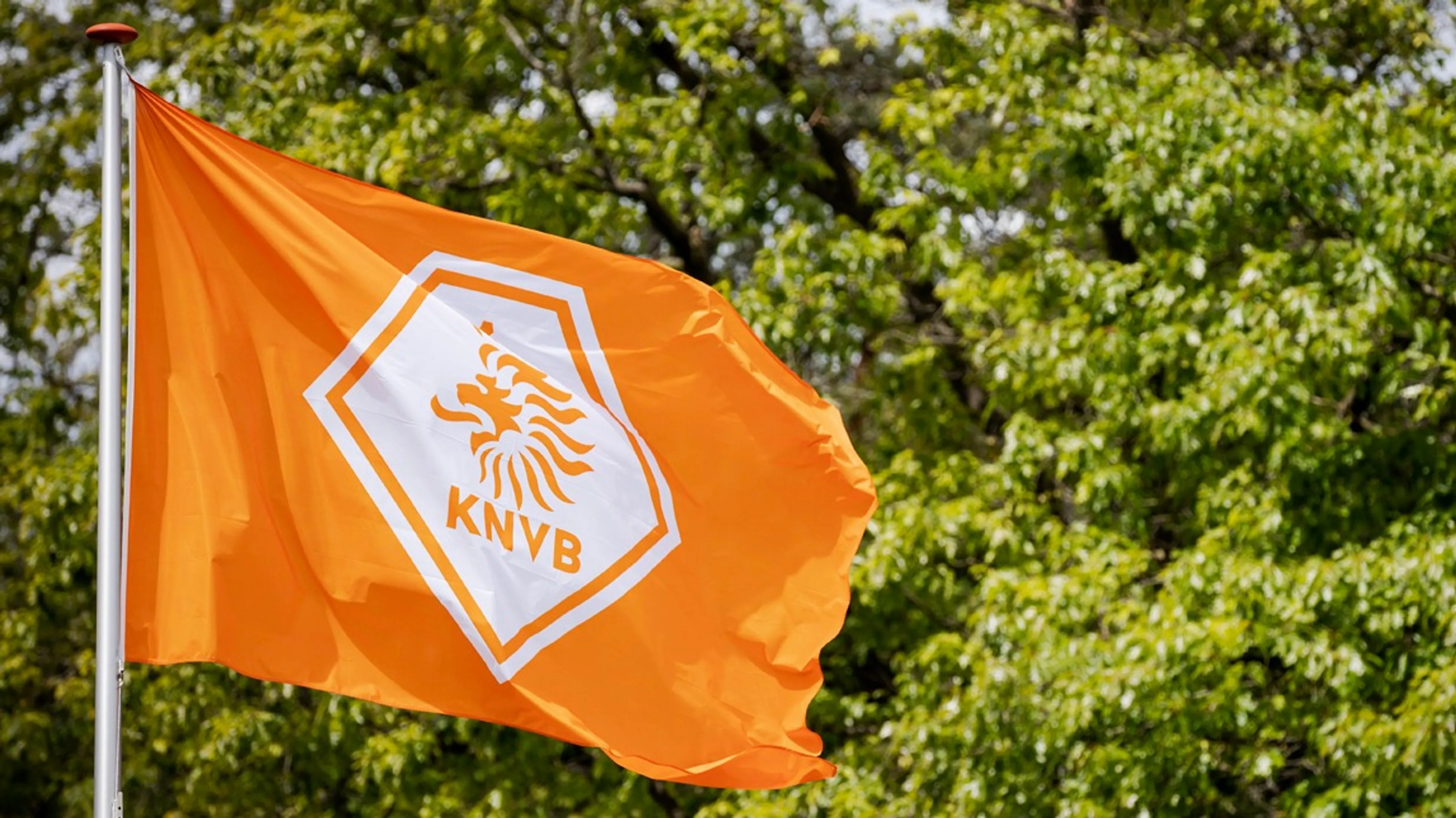 KNVB wil dat avondklok uur later (21.30 uur) ingaat