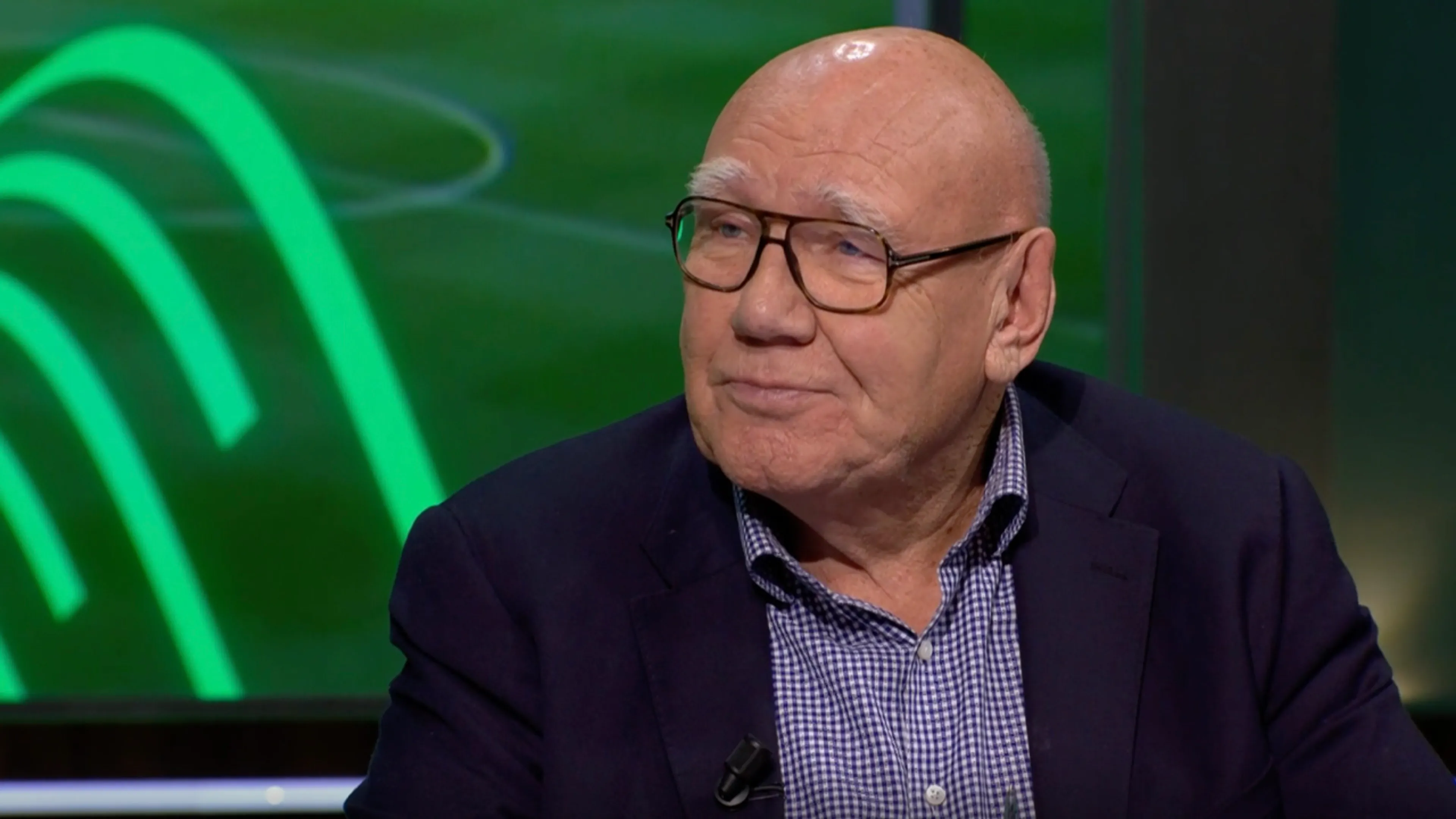 Kees snapt dat Infantino herkozen is: 'Want er zitten allemaal laffe zakken in die zaal!'