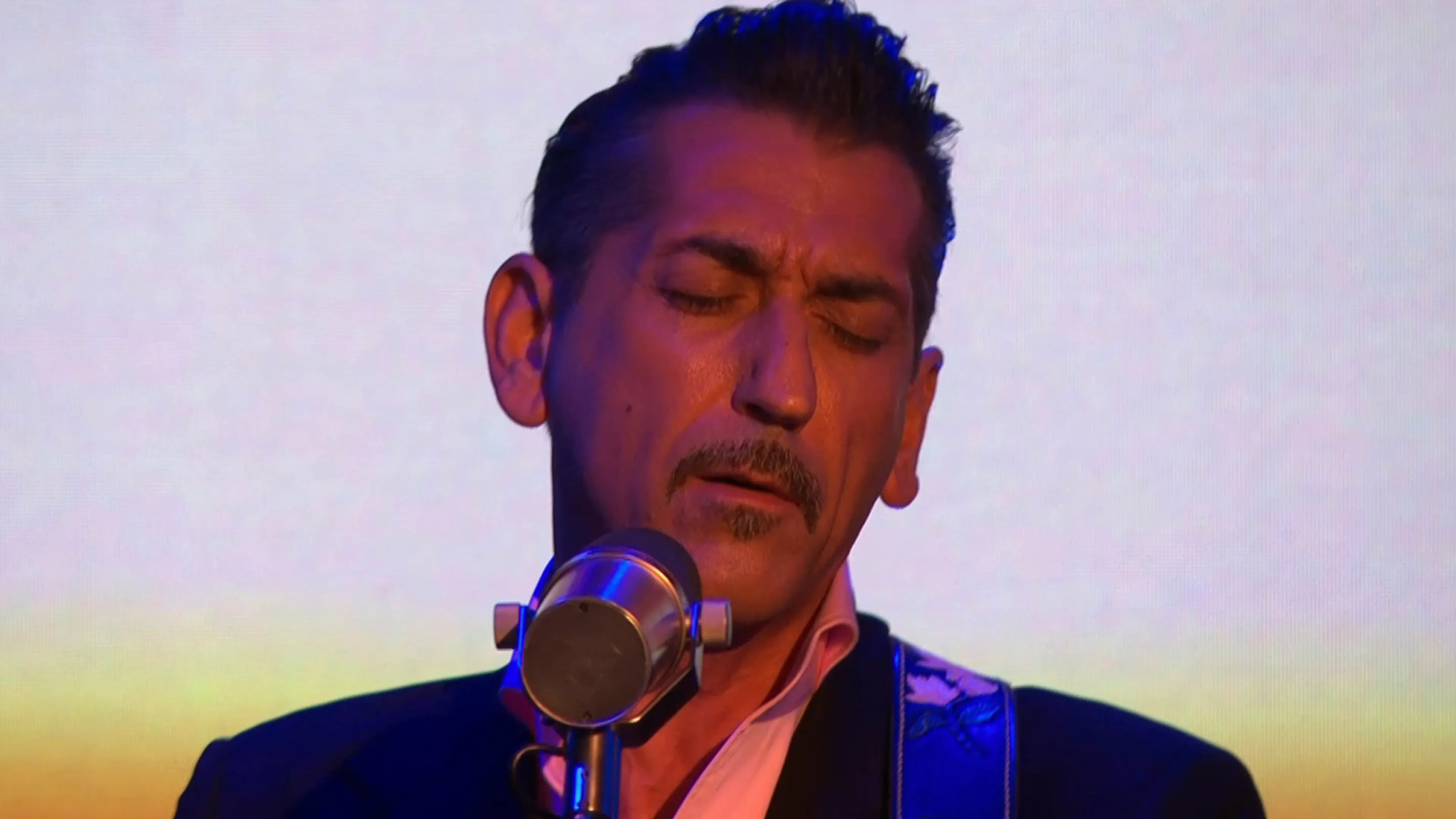 Danny Vera sluit uitzending Vandaag Inside prachtig af met 'The Way Home’