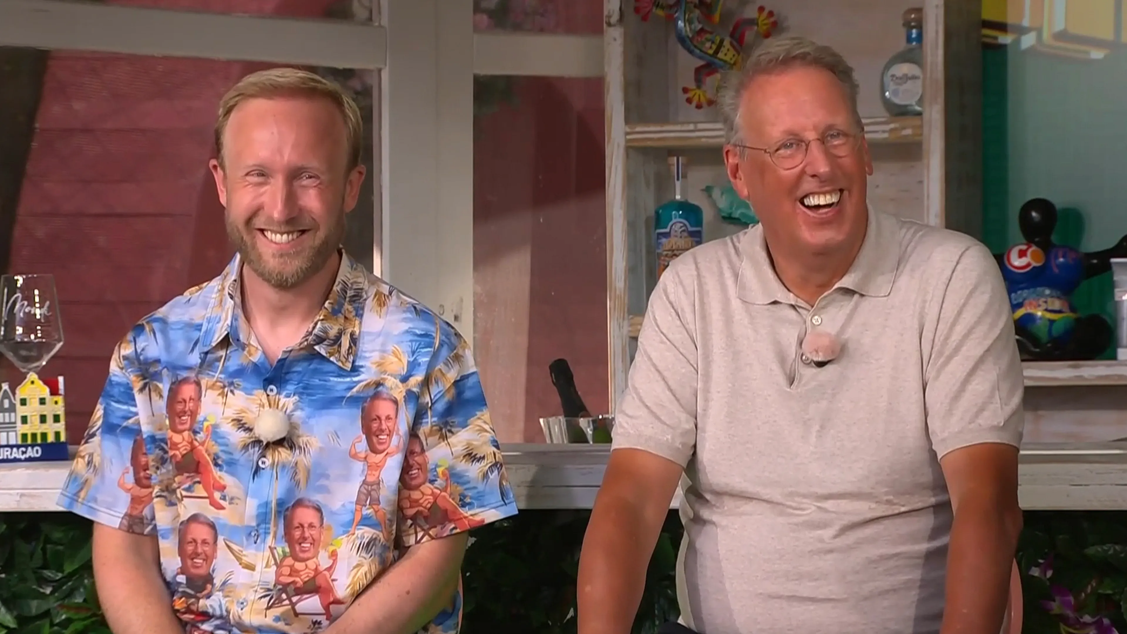 Raymond Mens verschijnt in héérlijk Chris Woerts-overhemd in uitzending van Vandaag Inside