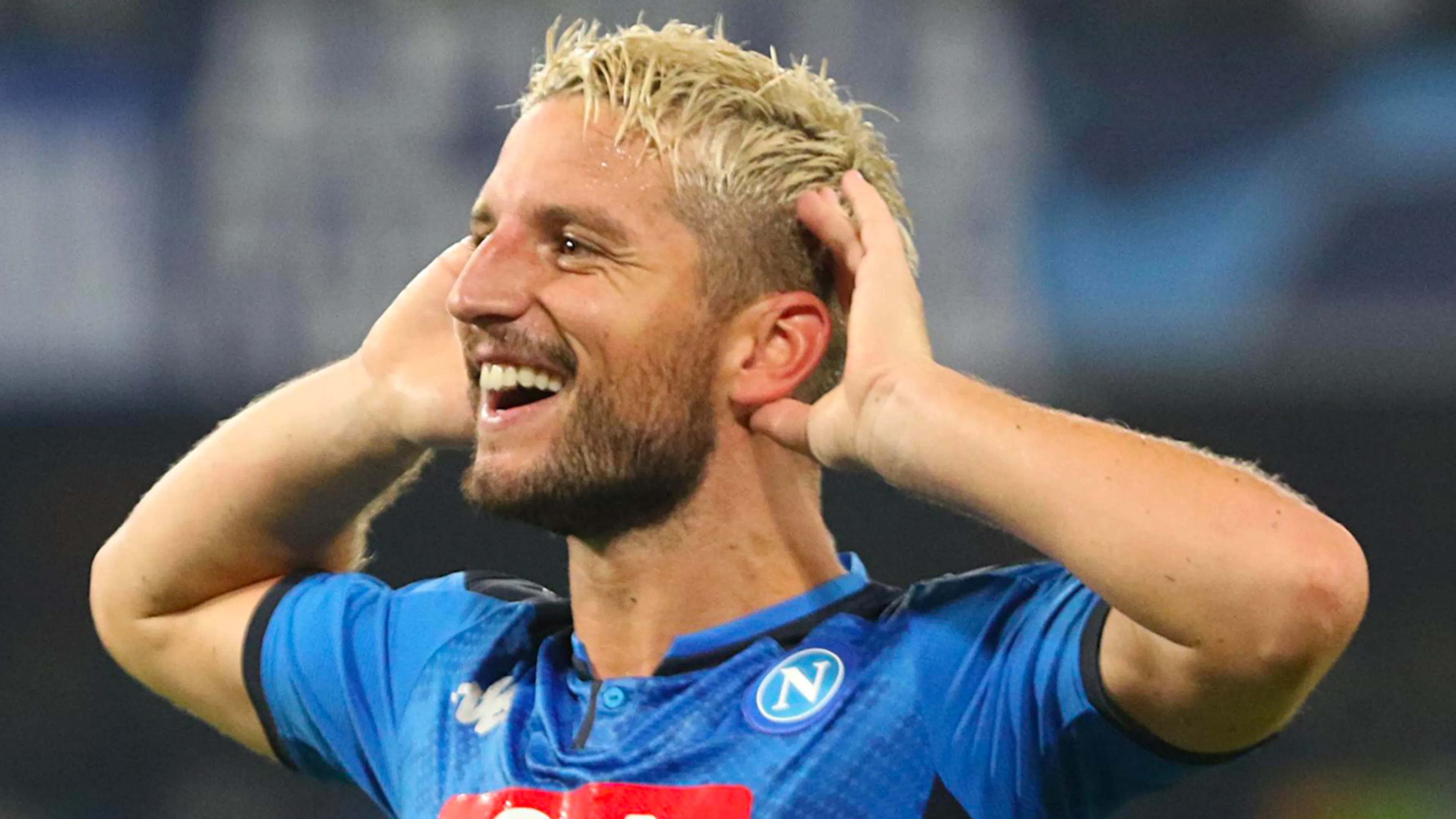 Mertens evenaart clubrecord Hamsik bij Napoli