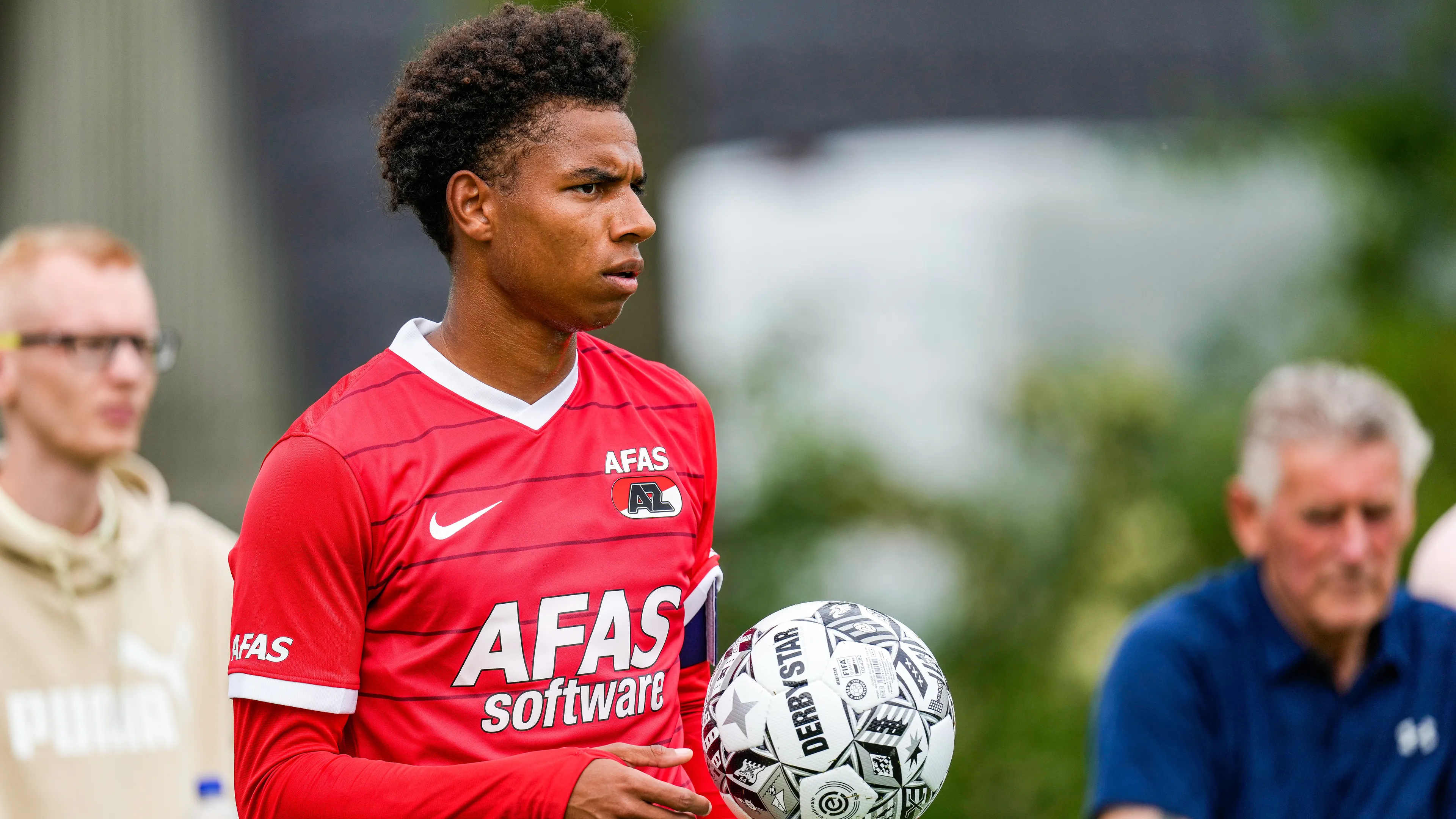 Interesse in Calvin Stengs: 'Franse club wil tien miljoen neerleggen'