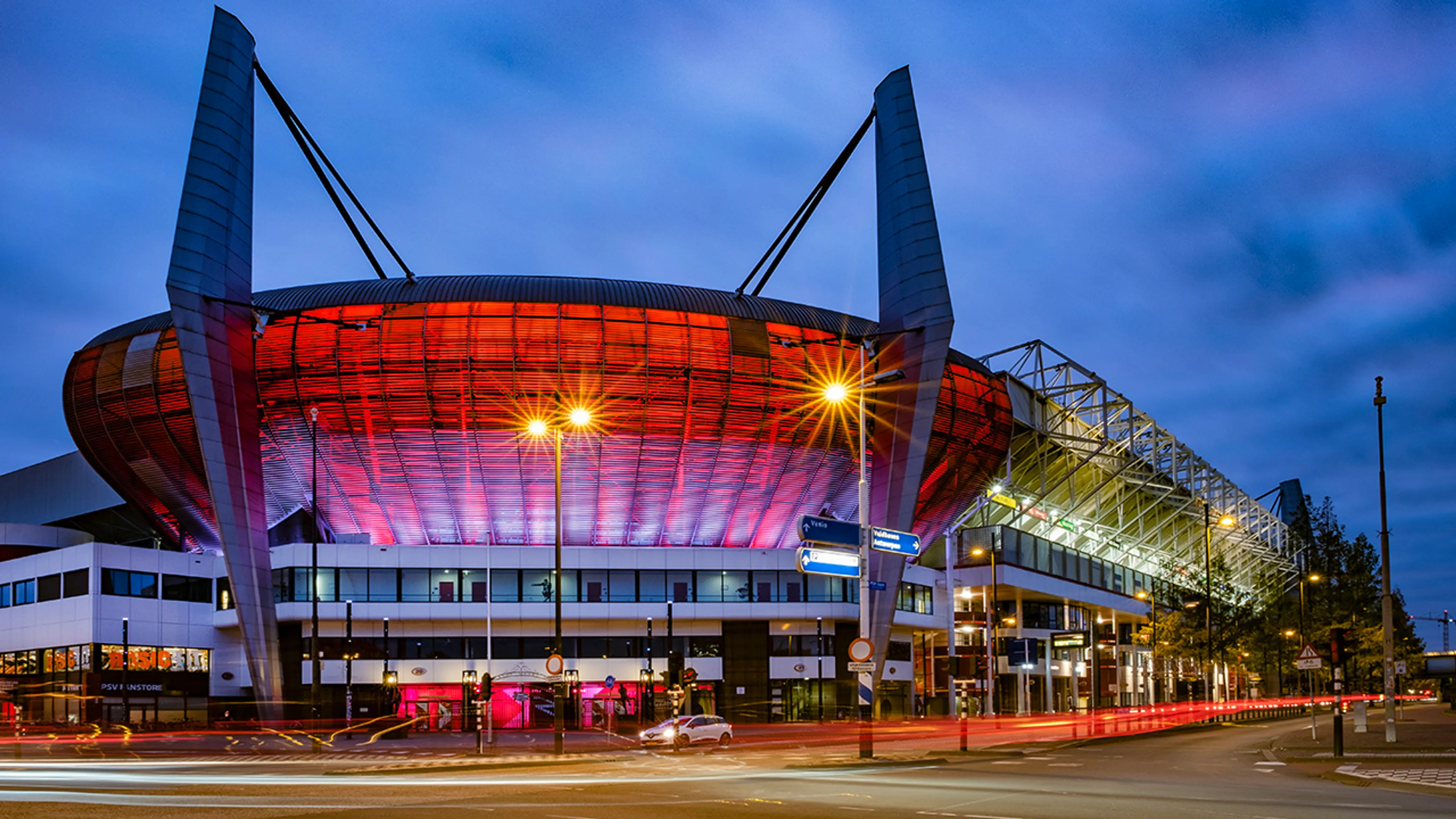 PSV gaat coronavirus te lijf met desinfecterende lampen