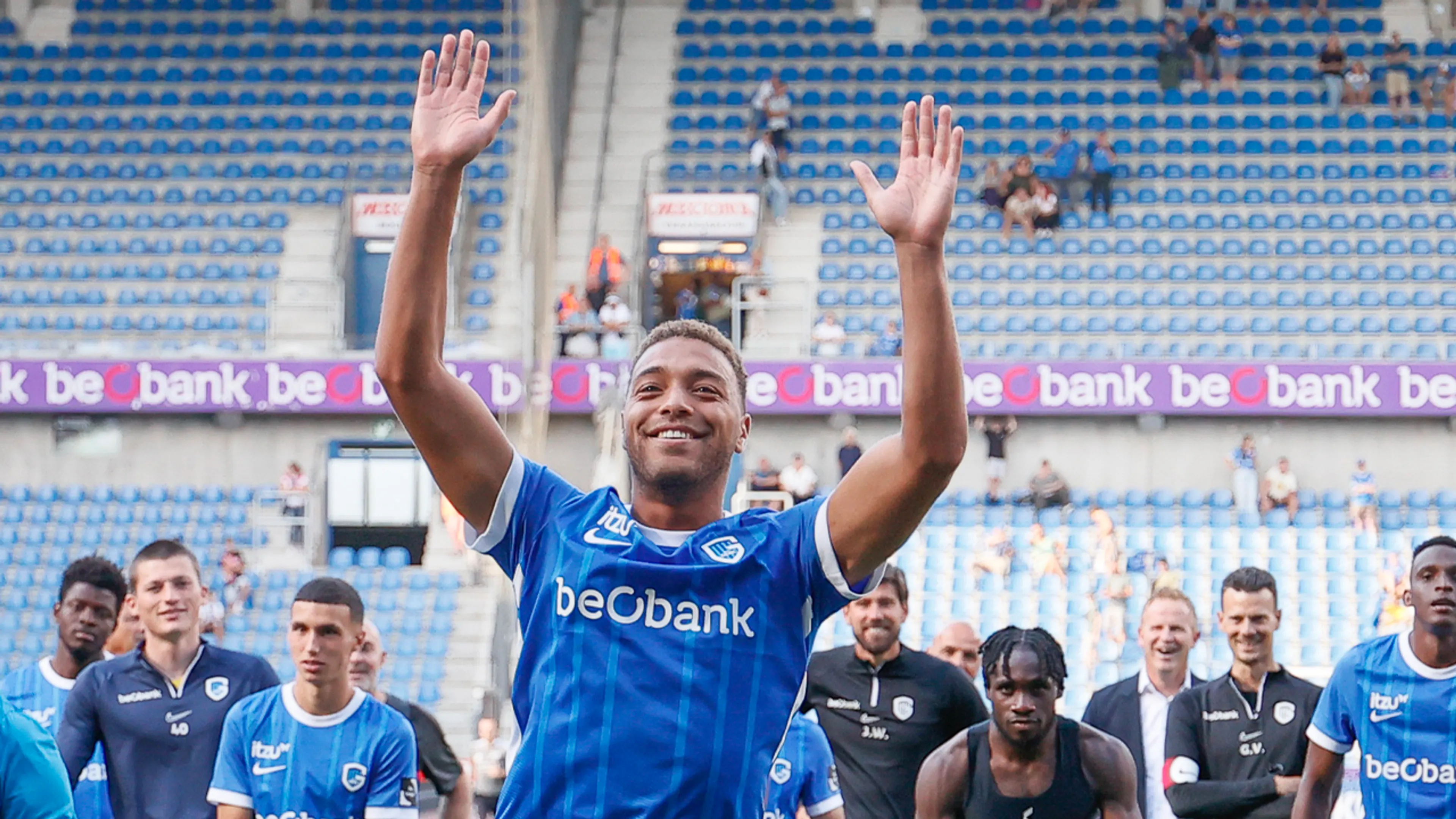 Cyriel Dessers bevestigt transfer naar Serie A: 'Een droom komt uit'