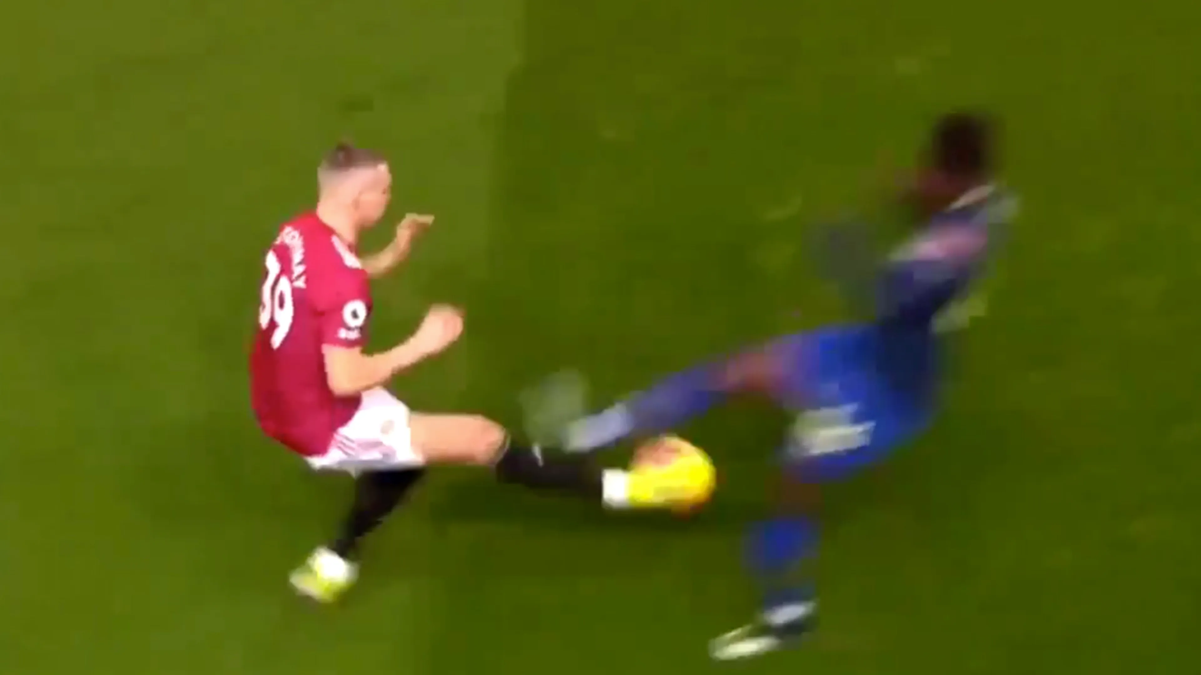 Basisdebutant Southampton krijgt rood na 1,5e minuut na aanslag