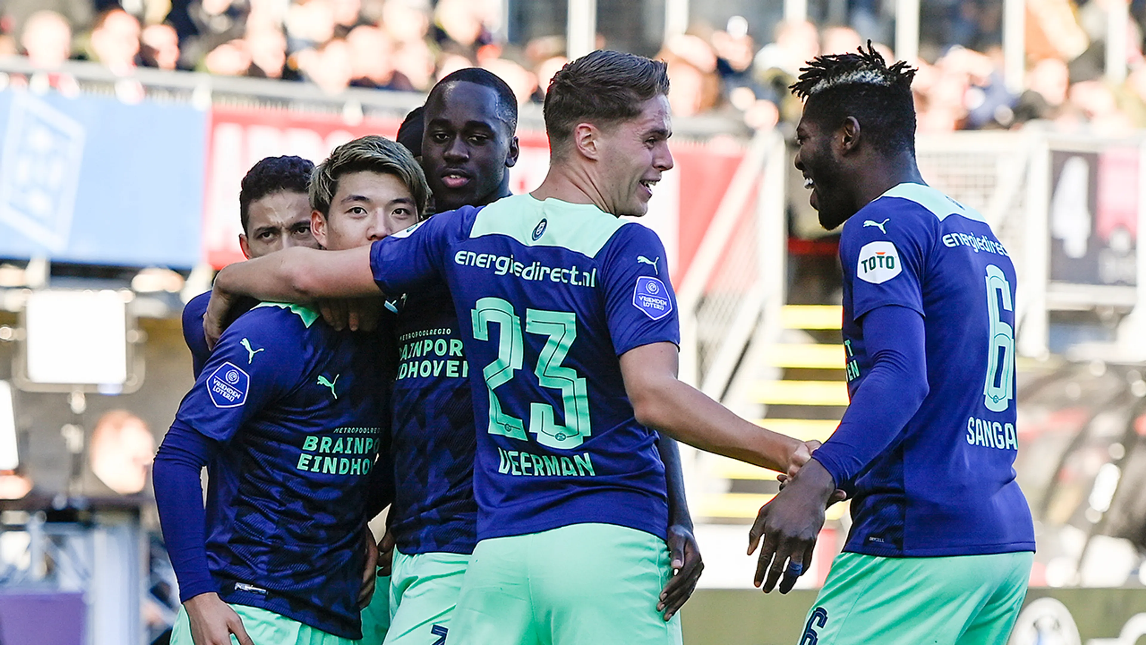 PSV slaat toe na rode kaart middenvelder Verschueren van Sparta