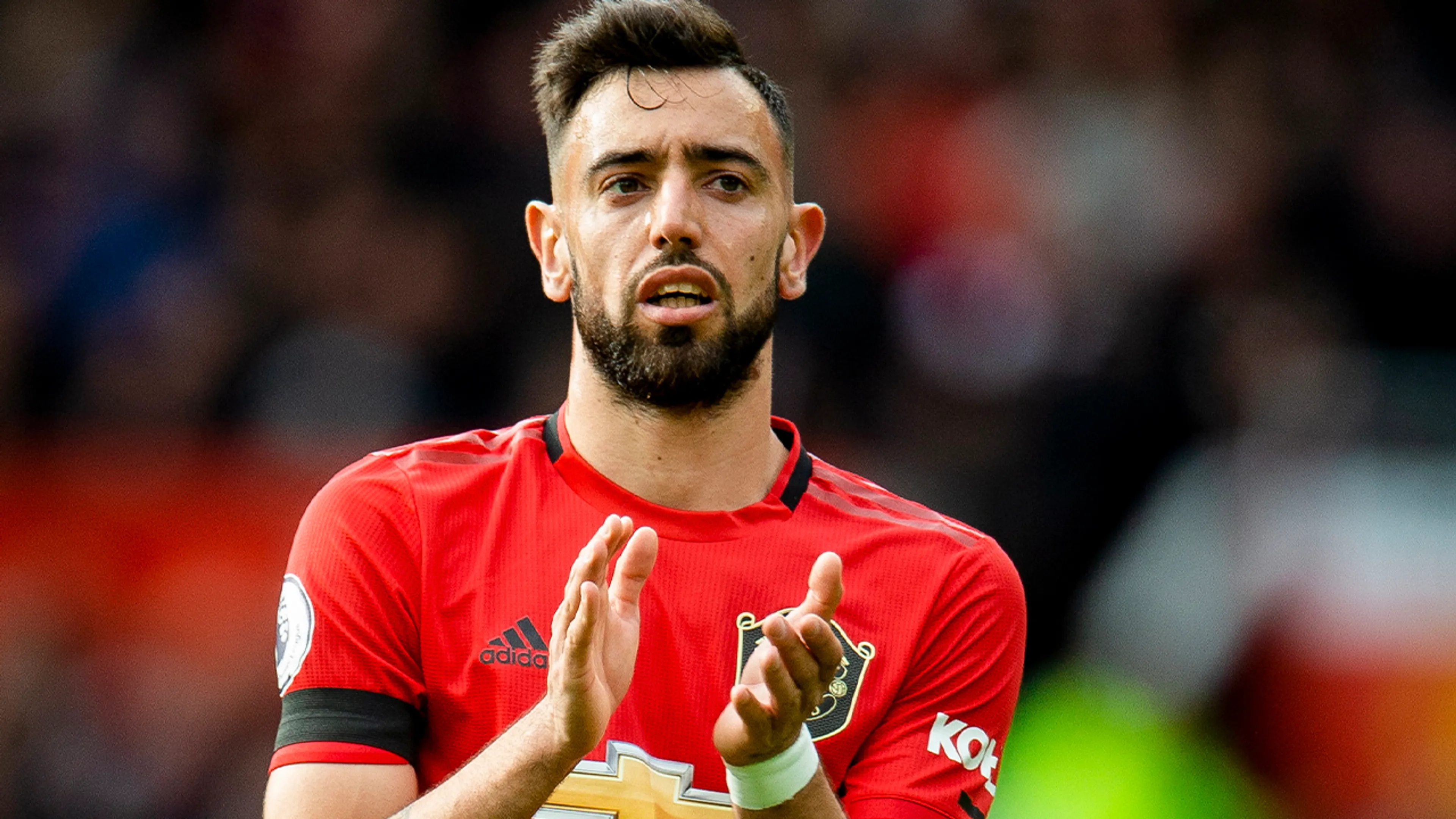 Man United kiest voor vrijwilligerswerk in plaats van salarisverlaging