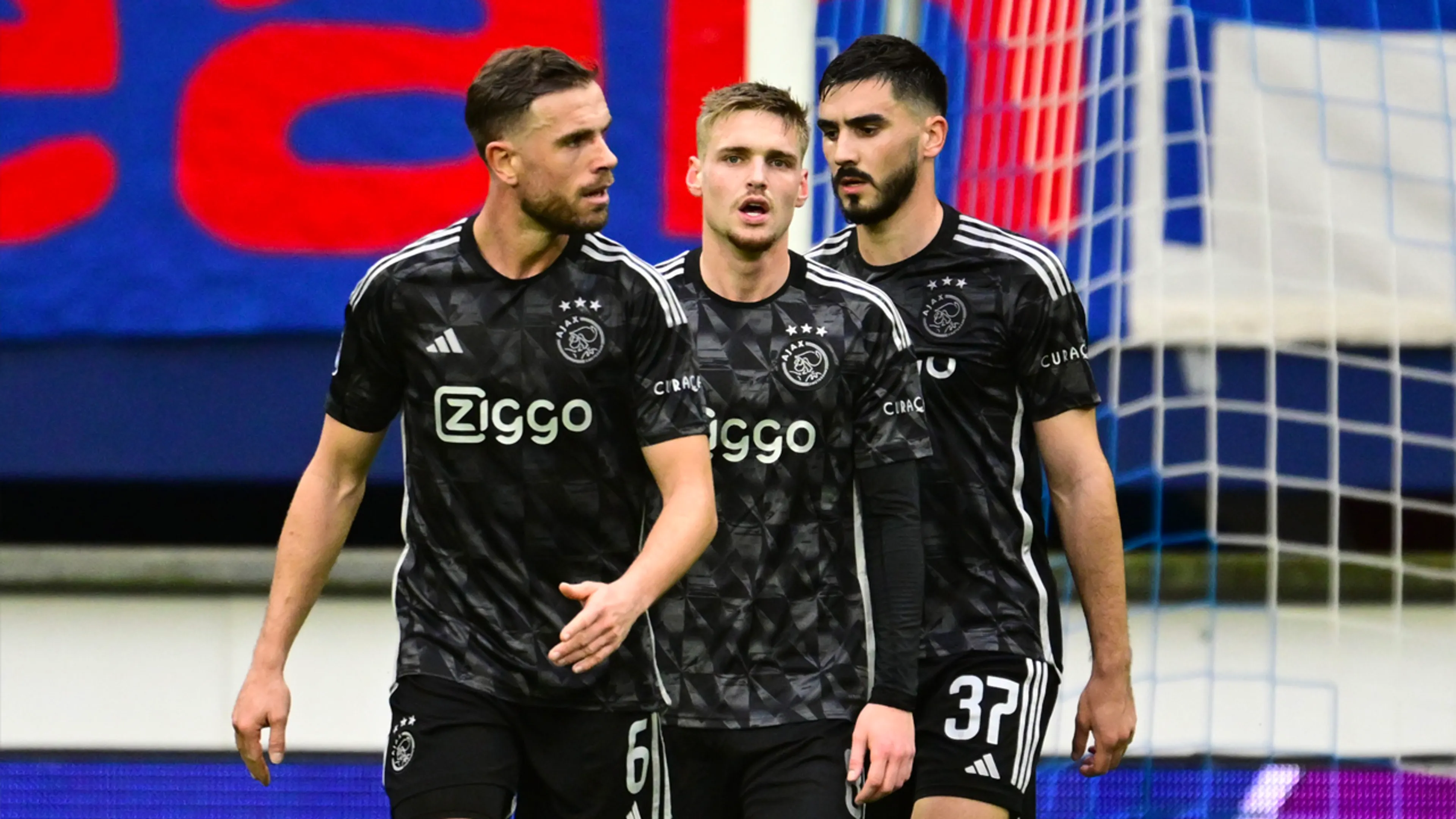 Ajax onderuit bij Heerenveen en verliest derde plek uit het oog
