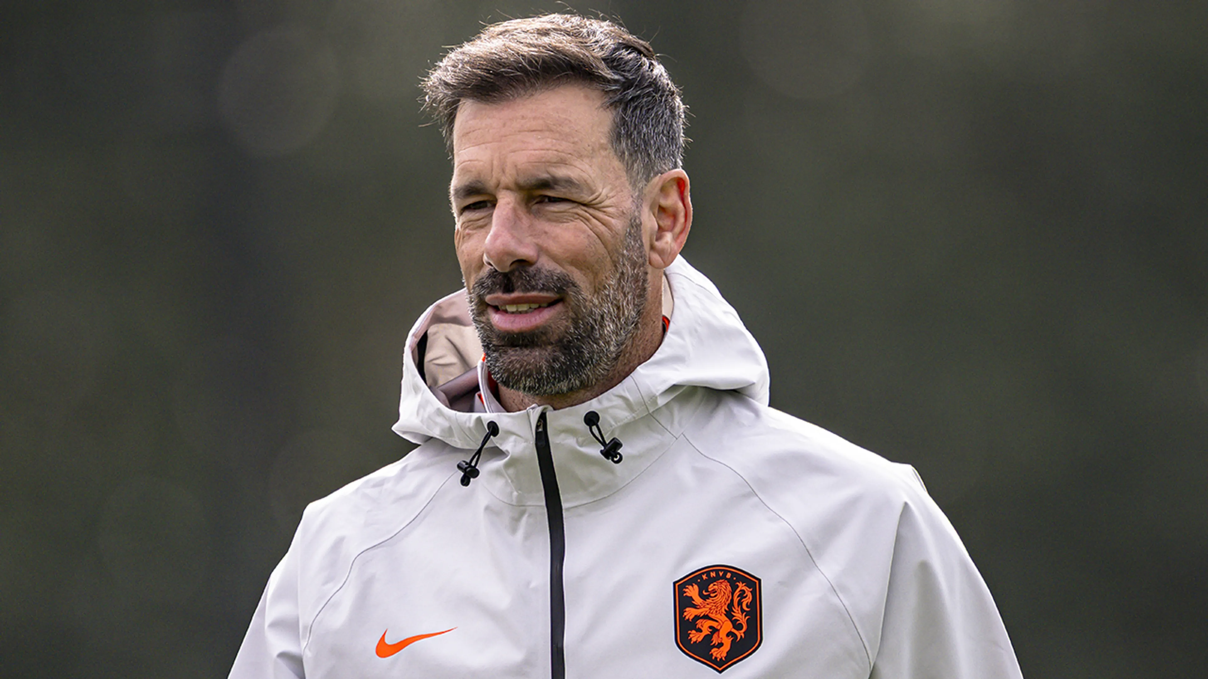 Assistent-bondscoach Van Nistelrooij ontbreekt bij Oranje vanwege privéomstandigheden 