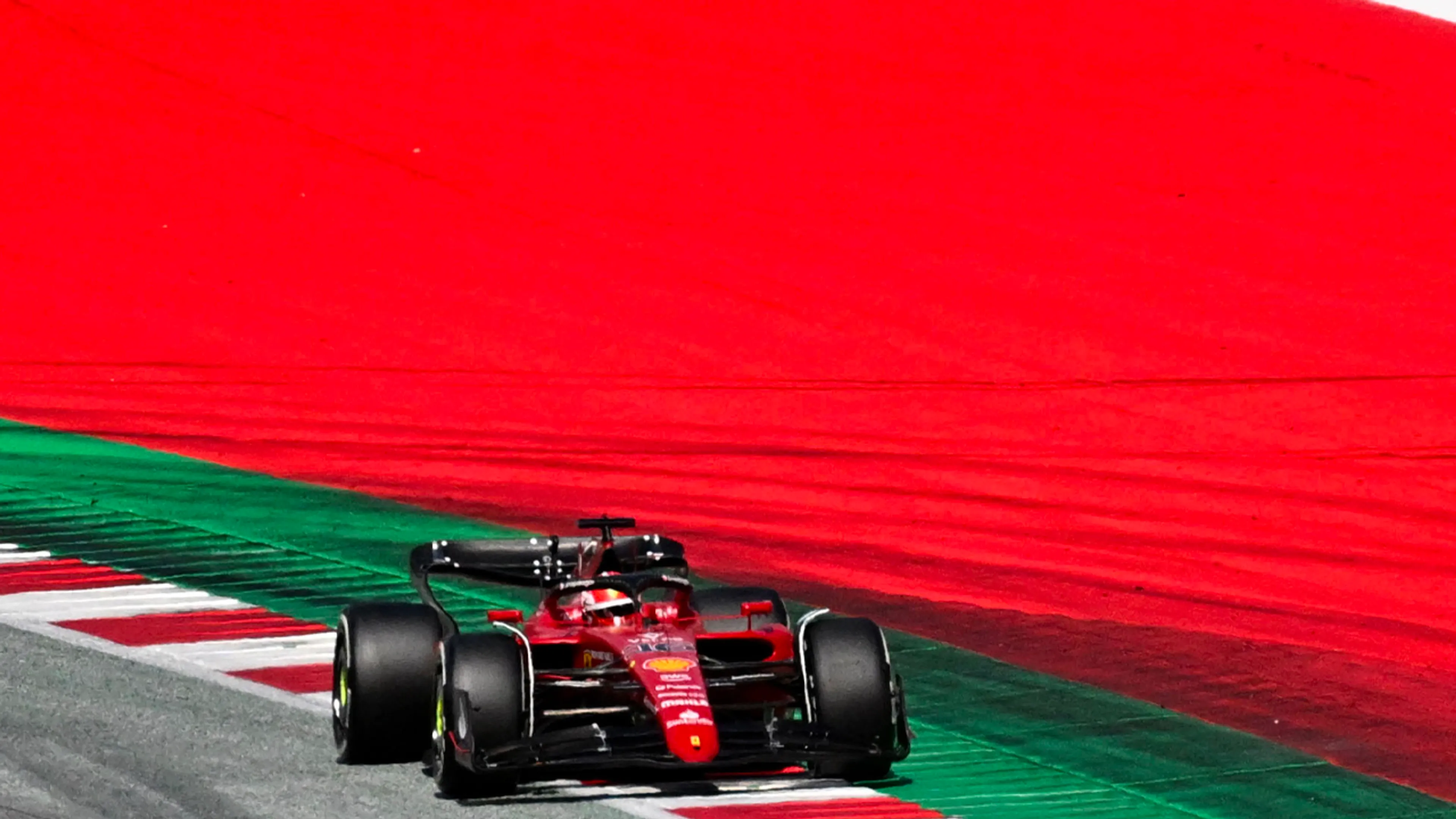 Leclerc verslaat Verstappen en pakt GP van Oostenrijk