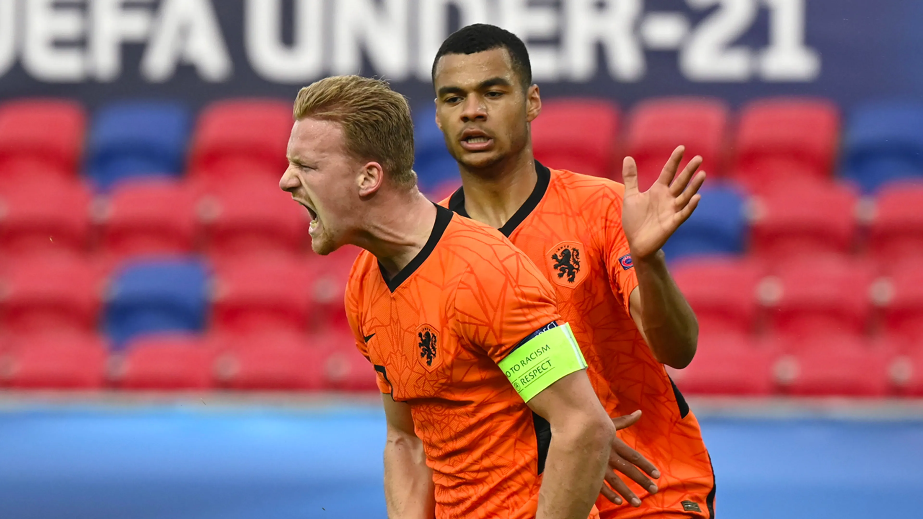 Jong Oranje stelt kwartfinales EK met grote zege alsnog veilig