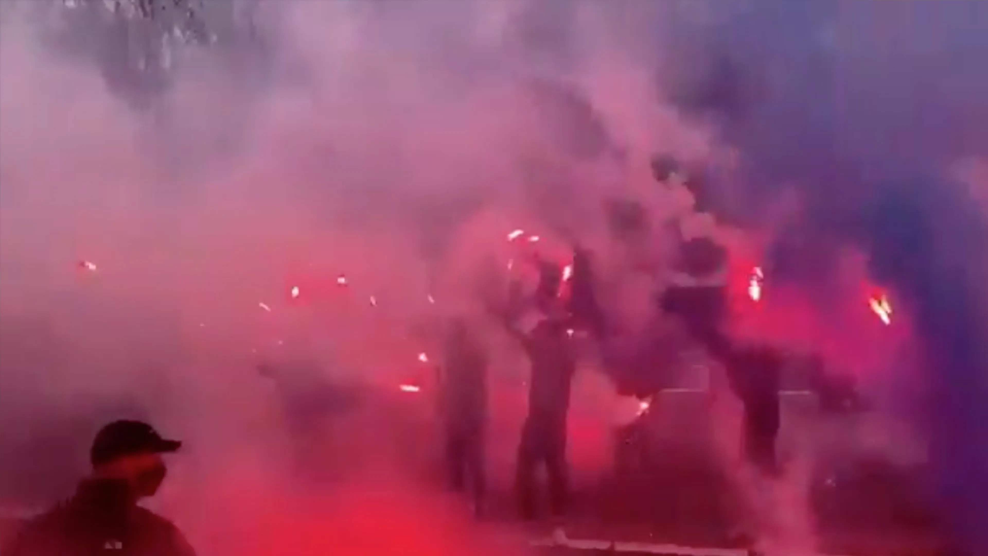 De Graafschap-fans steunen ploeg in aanloop naar kraker tegen NAC