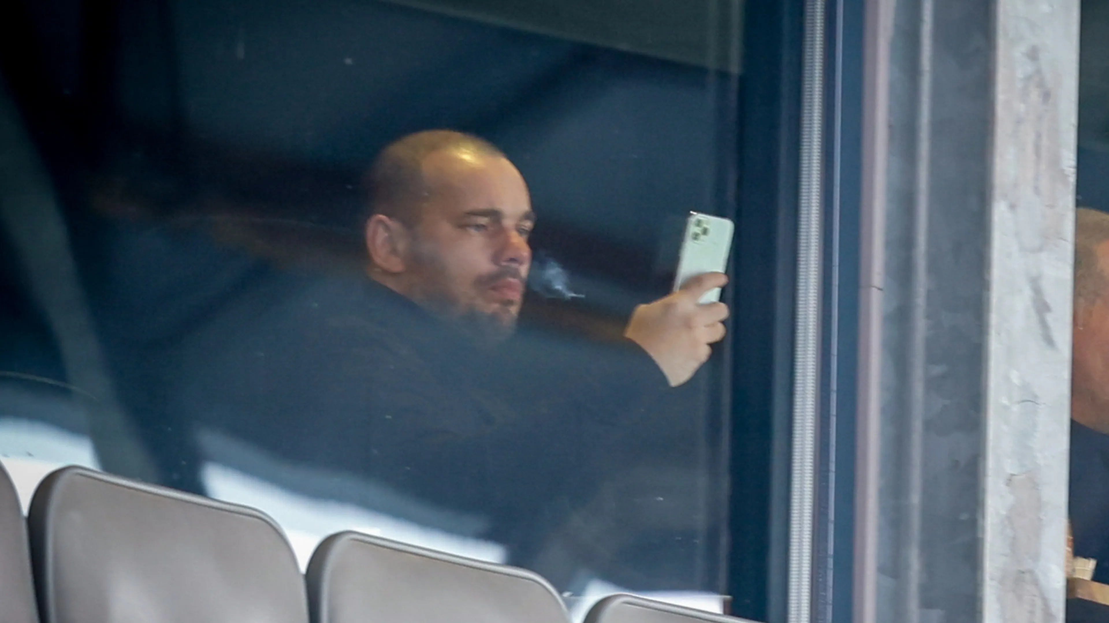 Sneijder gespot in De Vliert voor wedstrijd Den Bosch - NAC Breda