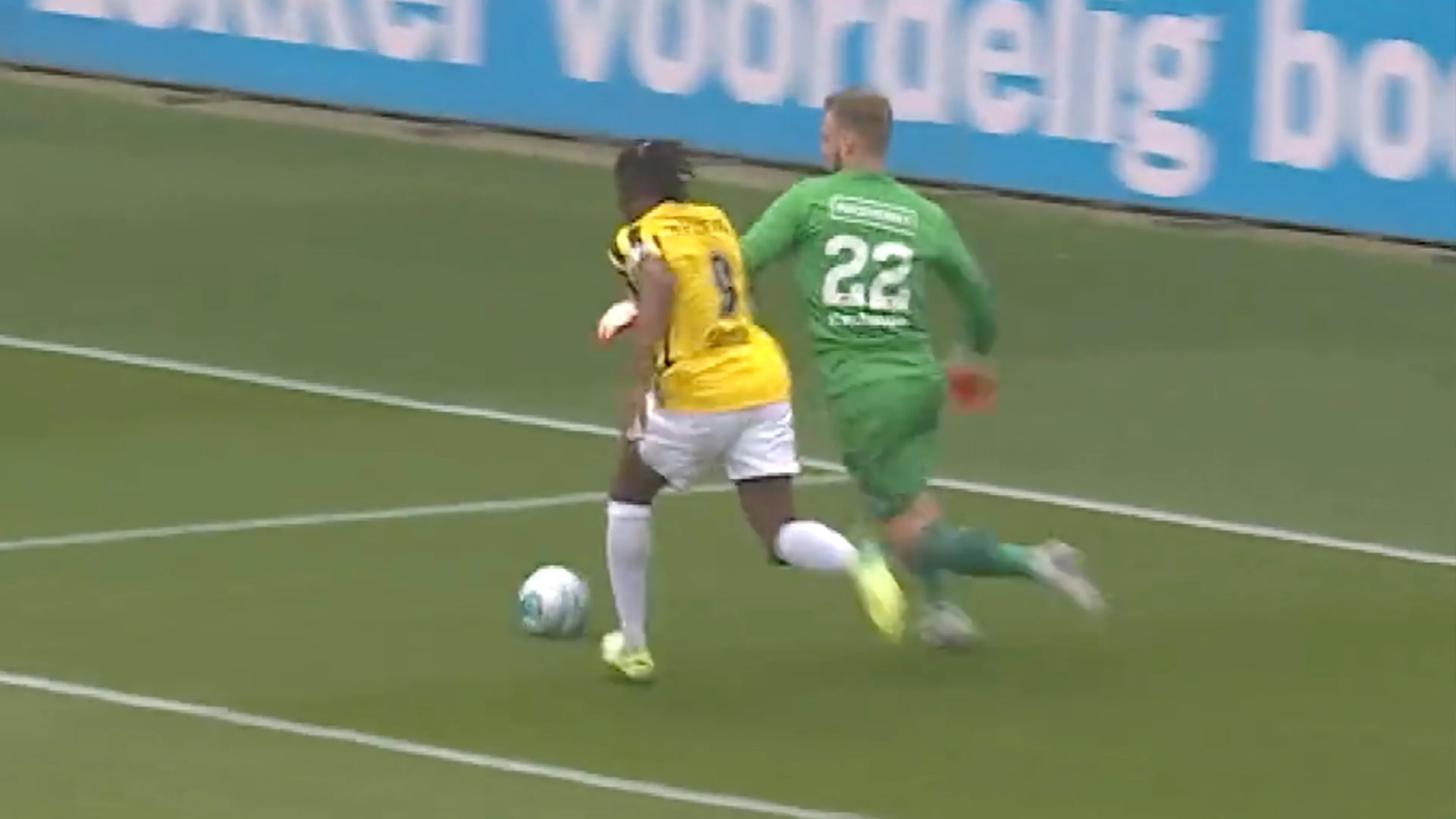 Videogoal: Jasper Cillessen blundert in Gelderse derby