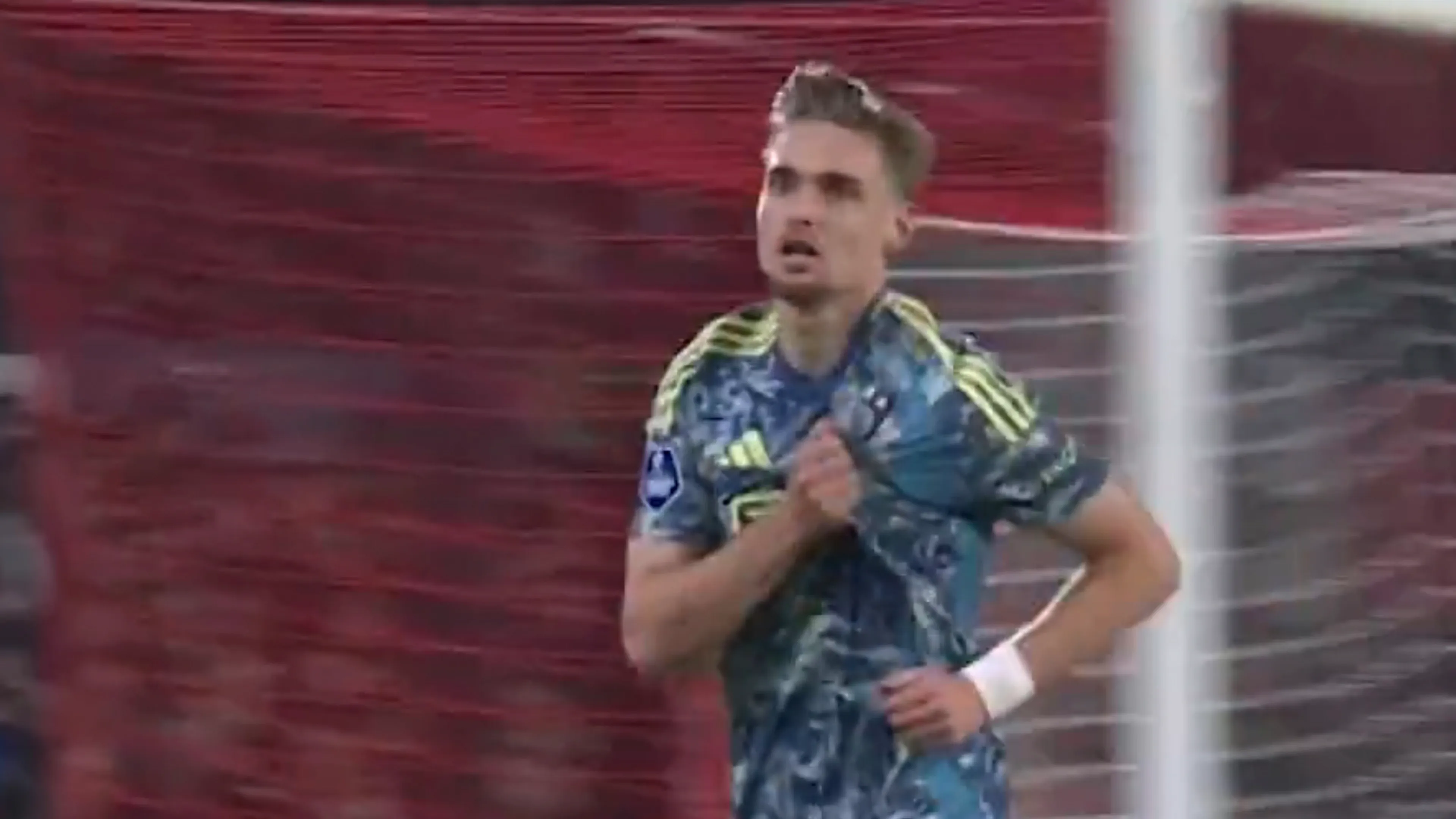 Videogoal: Taylor zet Ajax in zesde minuut op voorsprong in Klassieker