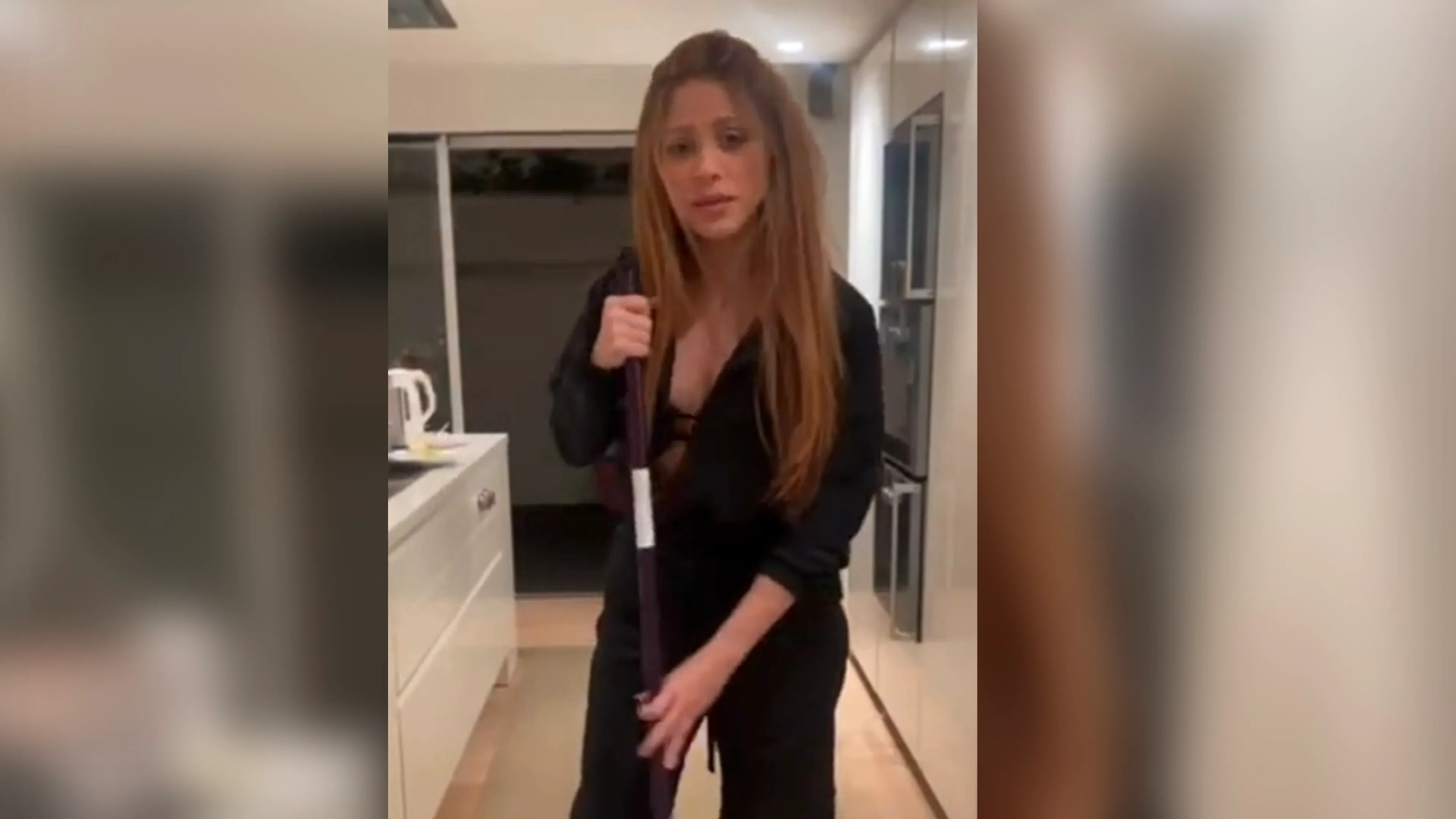 Shakira deelt cryptische video over Piqué: 'I might kill my ex'