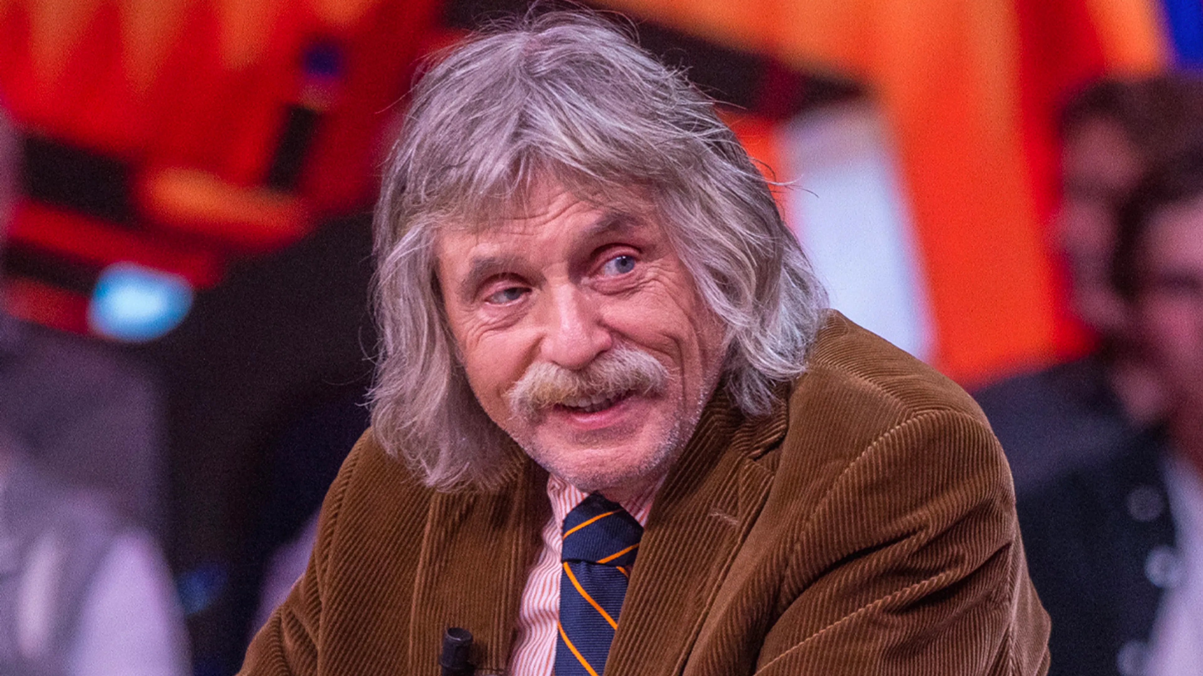 Johan Derksen lovend over Vandaag Inside-gast: 'Zij brengt overal vrolijkheid aan tafel!'