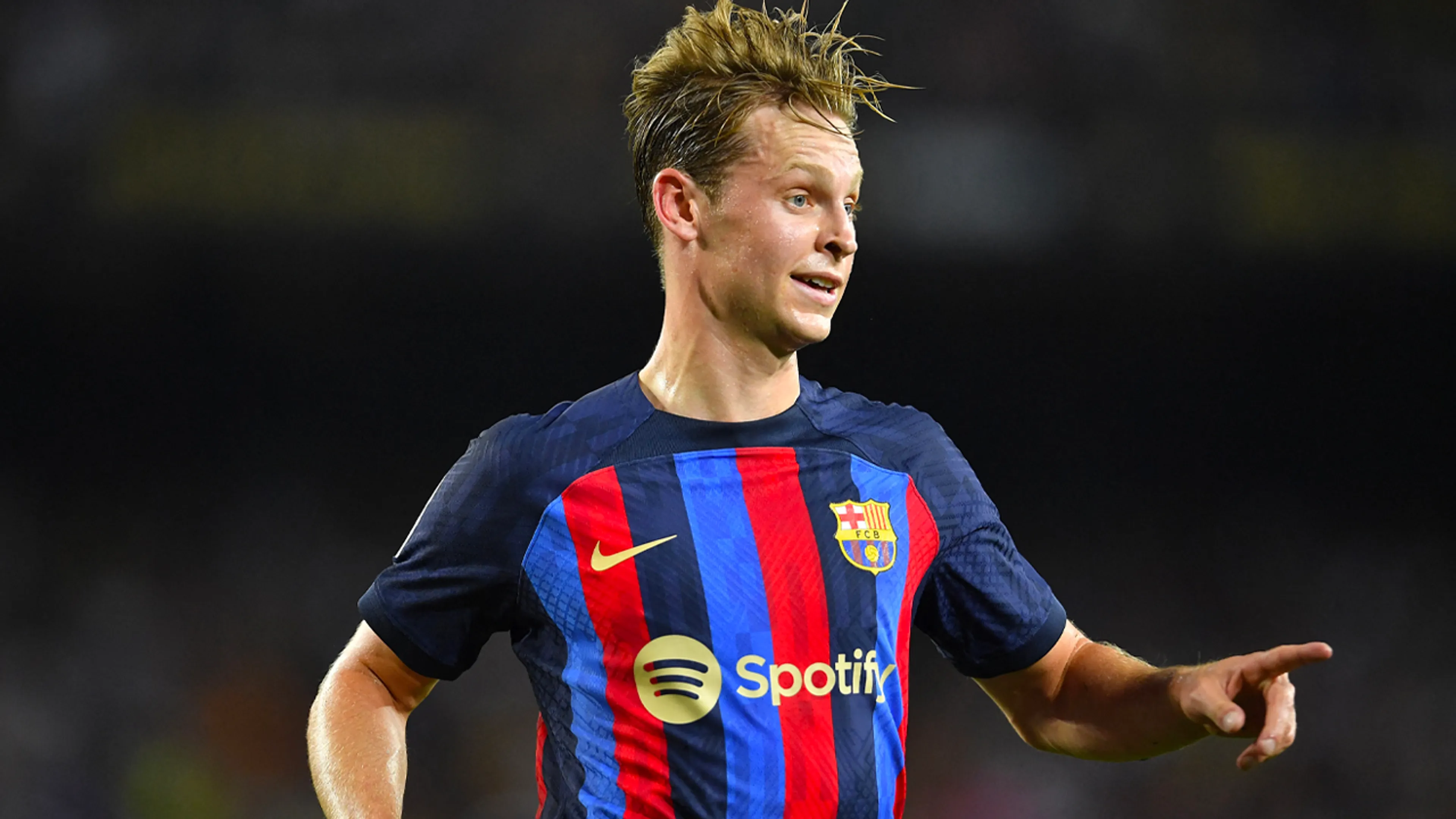 De Jong vervangt Busquets op middenveld tegen Real Sociedad