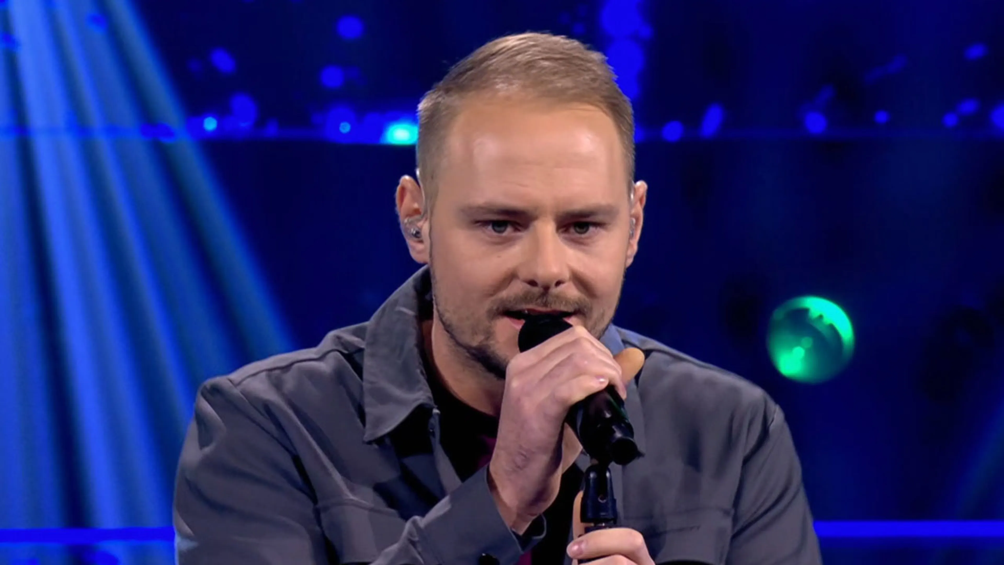 Glenn Janssens, bekend van The Winner Takes It All, treedt vanavond op bij De Oranjezondag!