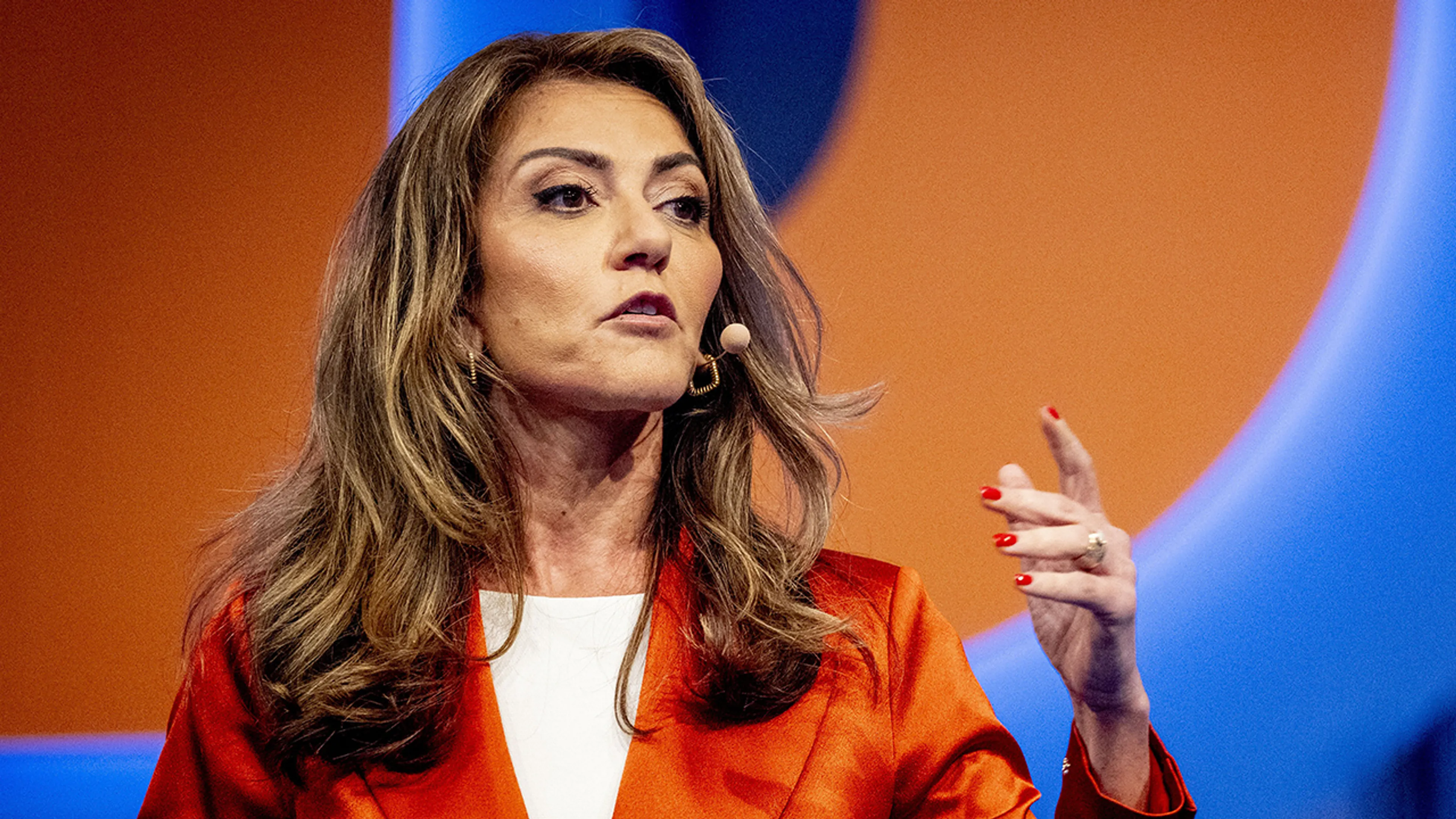 Yesilgöz haalt op VVD-congres uit naar linkse partijen en vakbonden: 'Niet tegenwerken!' 