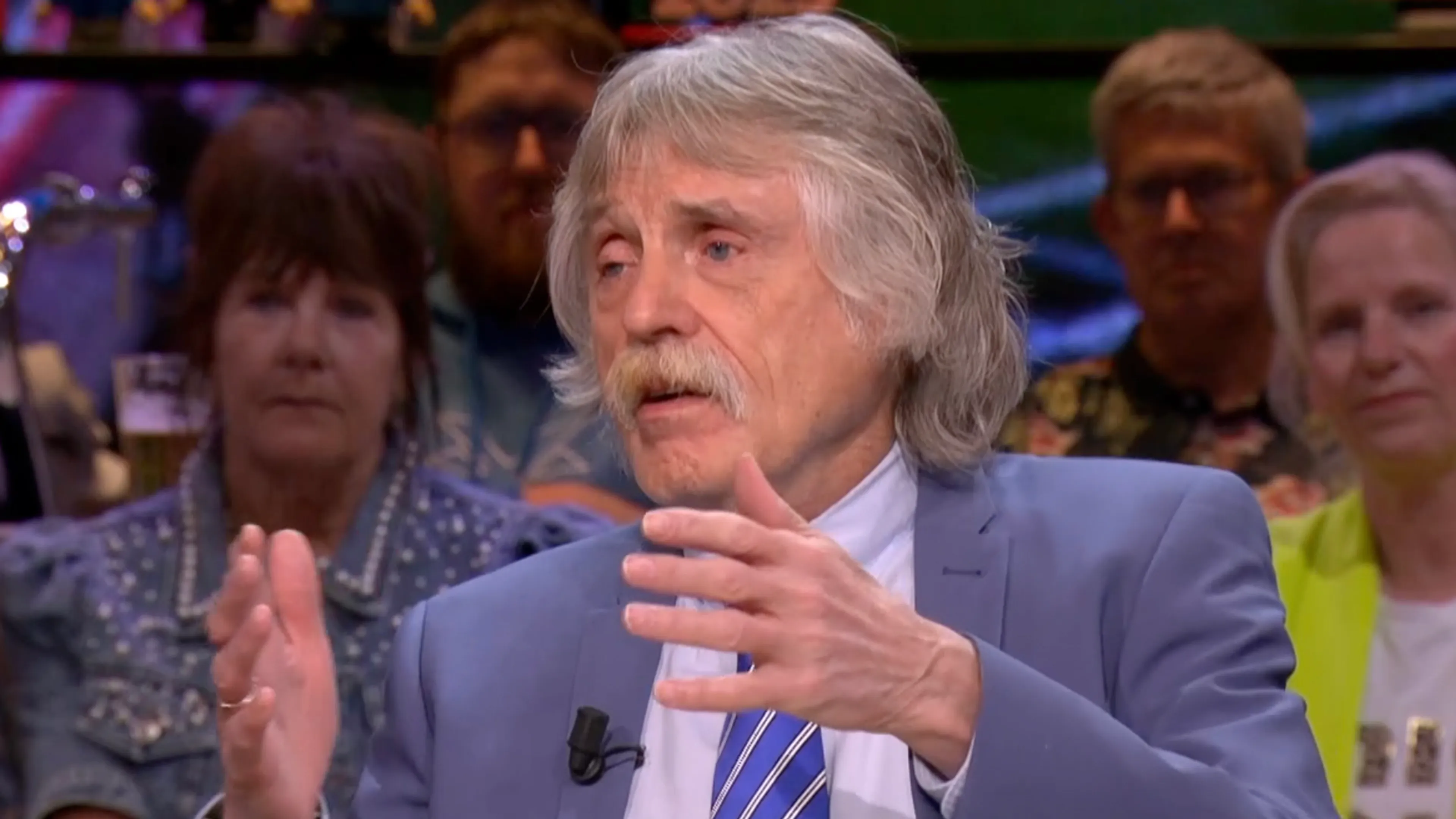 Johan Derksen hekelt Eredivisie-trainer: 'Echt gelul, hoe onprofessioneel kun je zijn?!'