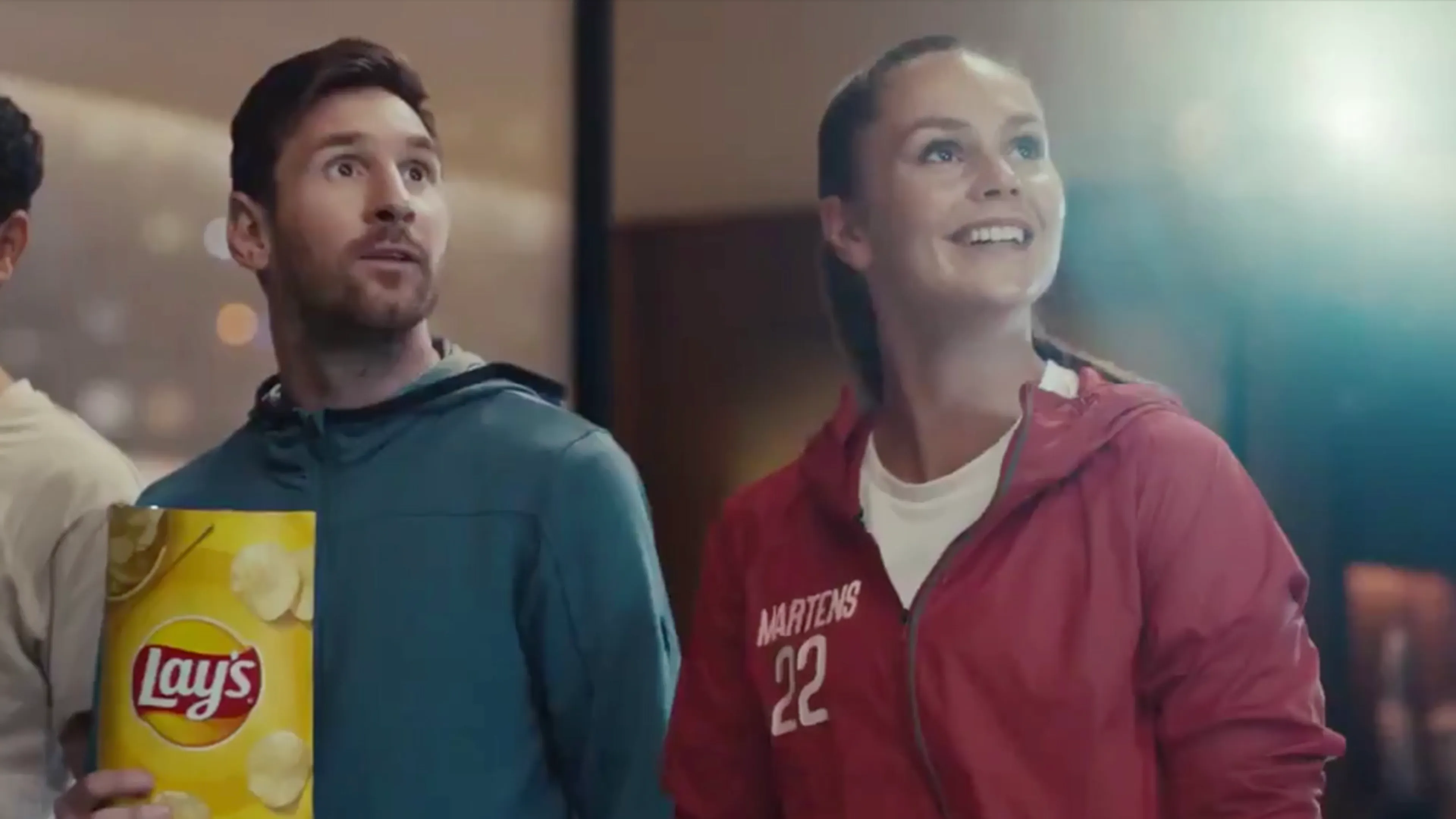 Lieke Martens schittert met Messi en Pogba in reclamespotje