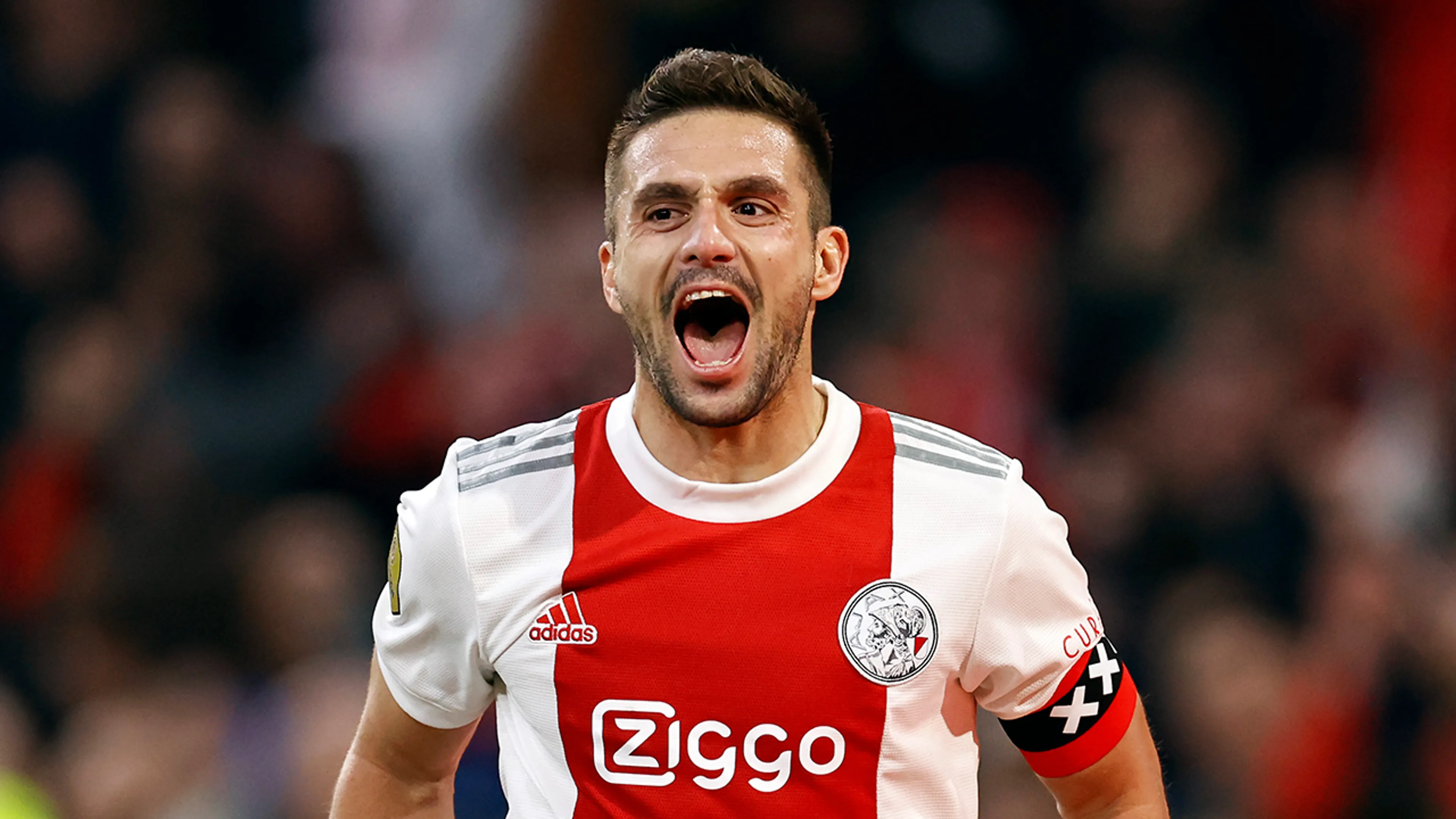 Ajax ontsnapt aan duur puntenverlies tegen veerkrachtig RKC Waalwijk