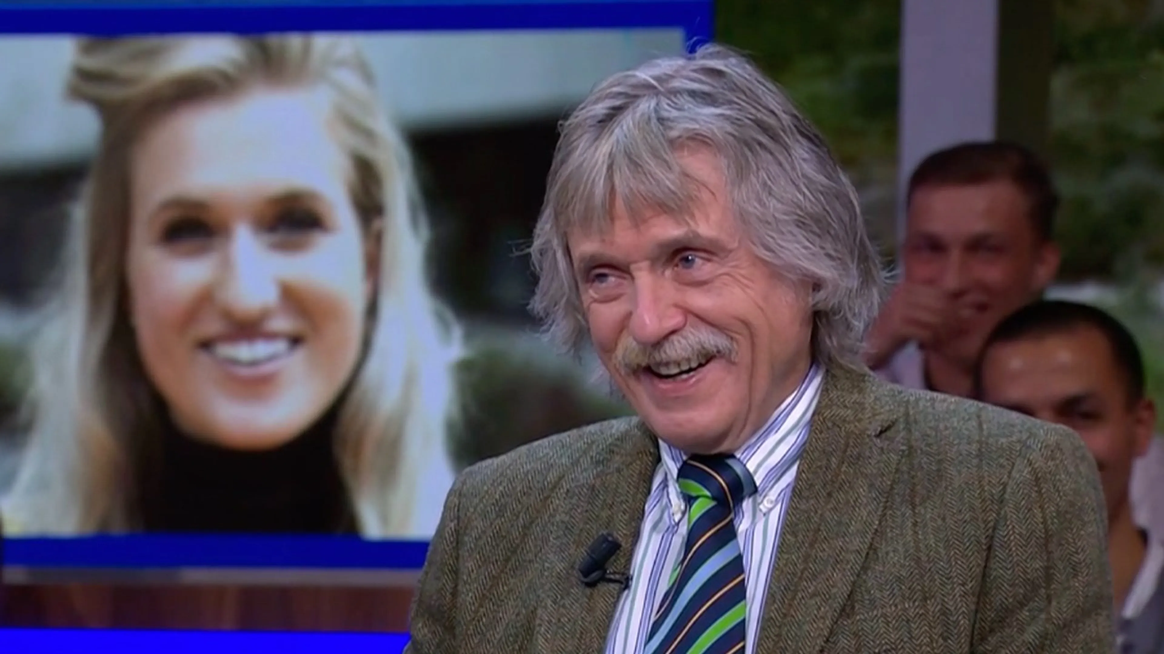 Johan hoort seksgerucht Expeditie Robinson: 'Ik ga meteen 12 Marsen halen!'