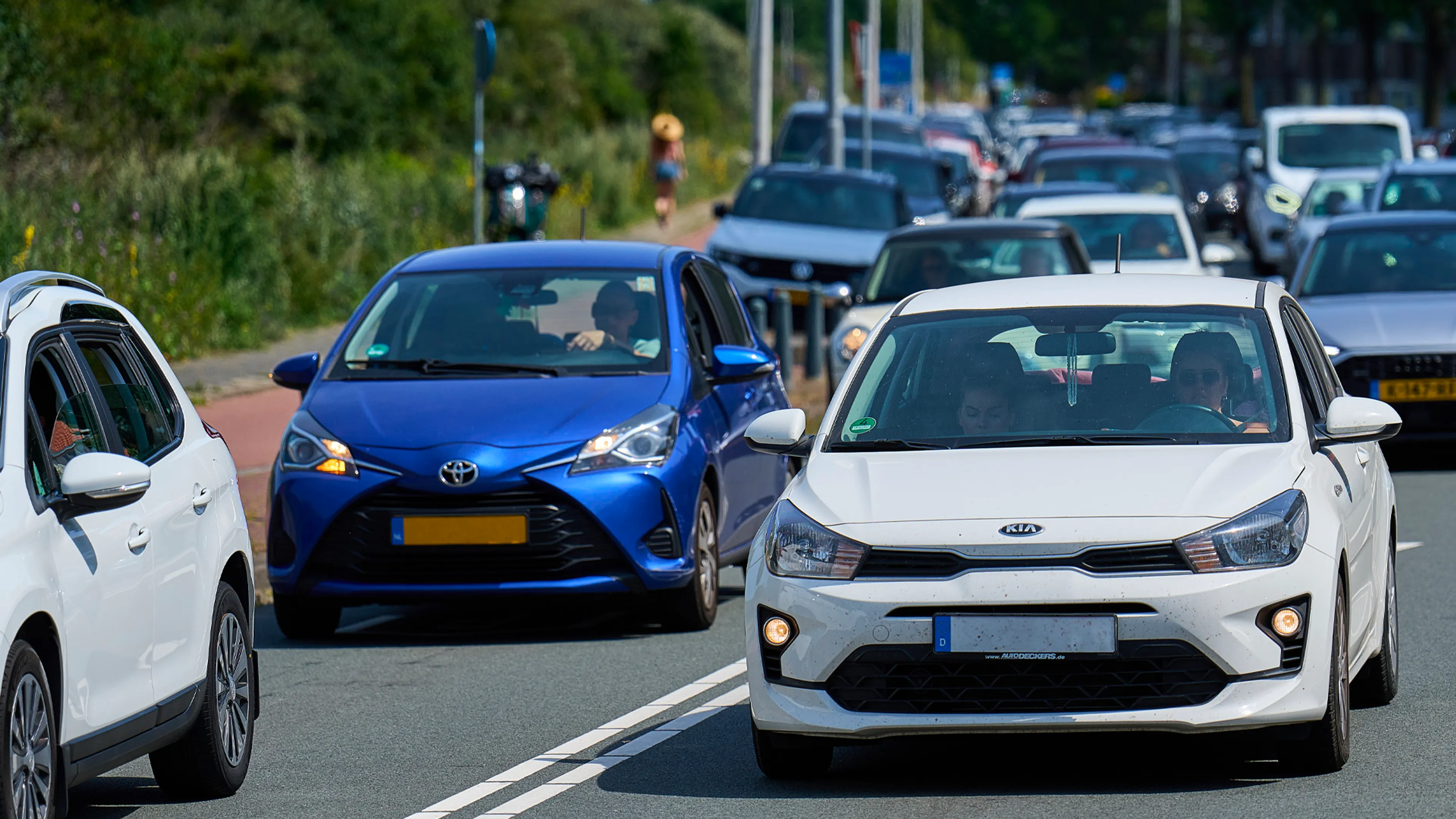 Rijkswaterstaat roept op: ga alleen de weg op als dat nodig is