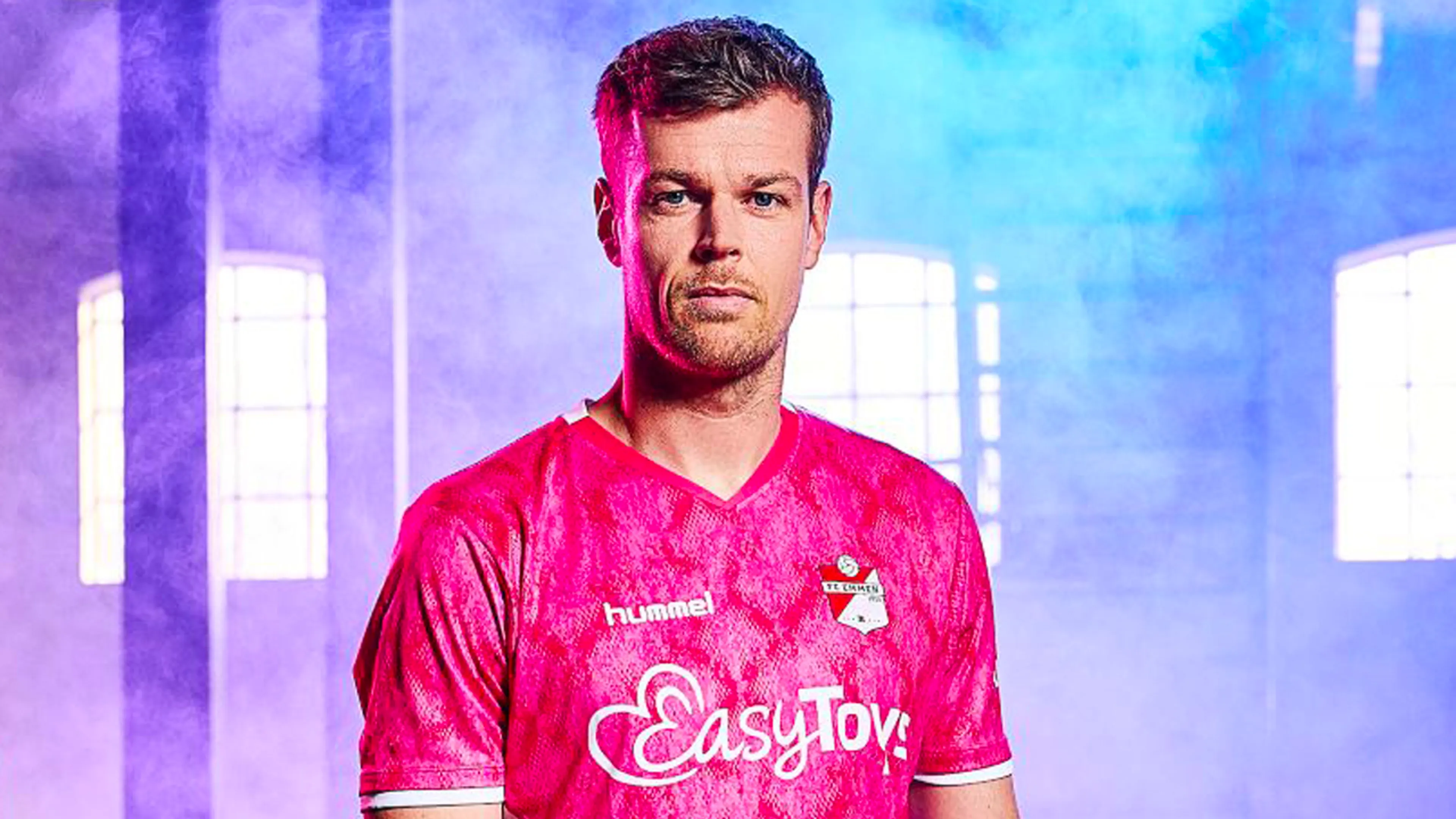 FC Emmen zondag in roze tenues om aandacht te vragen voor zaadbalkanker